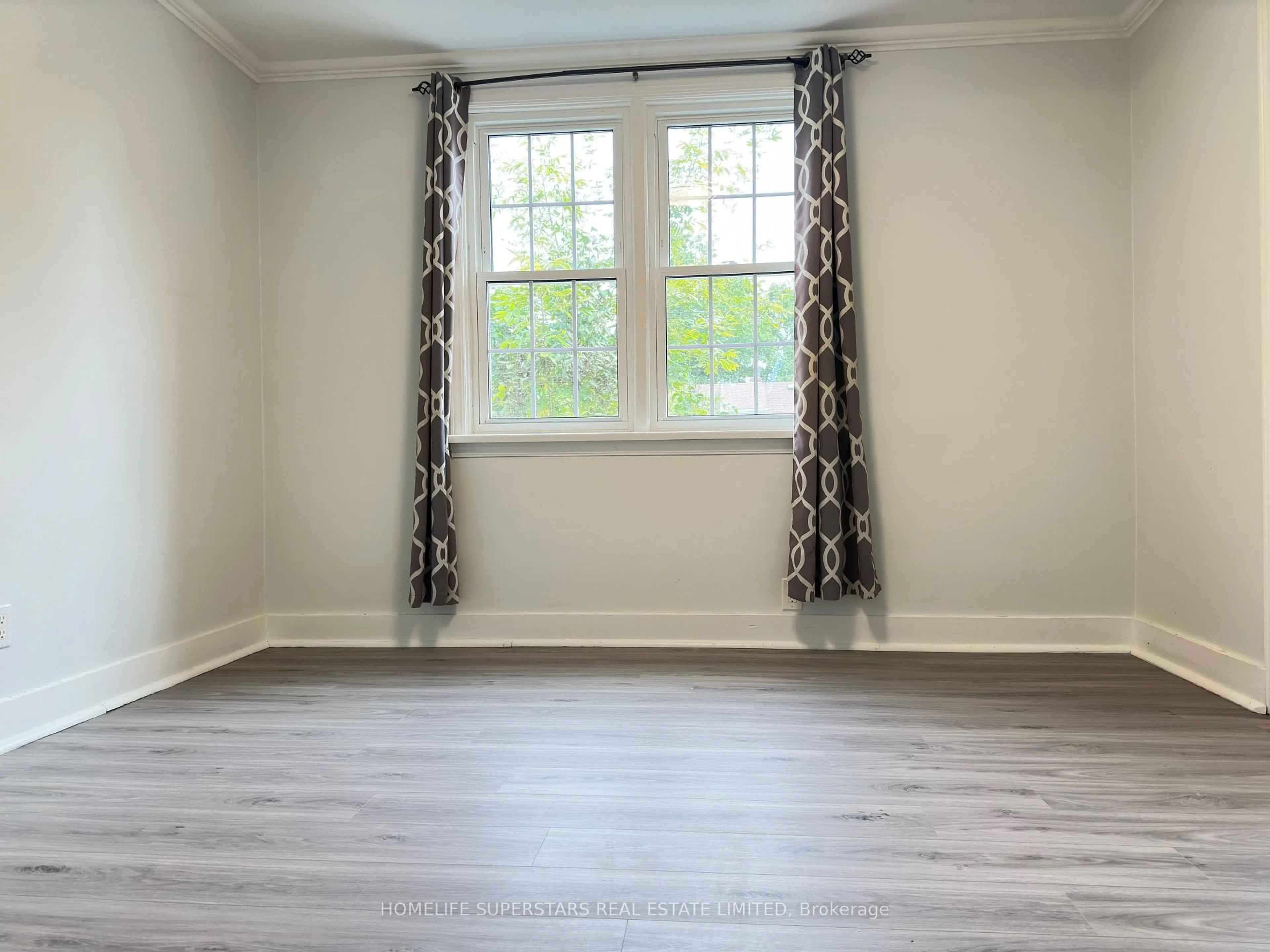 A pic of a room for 5672 Drummond Rd, Niagara Falls Ontario L2G 4L4