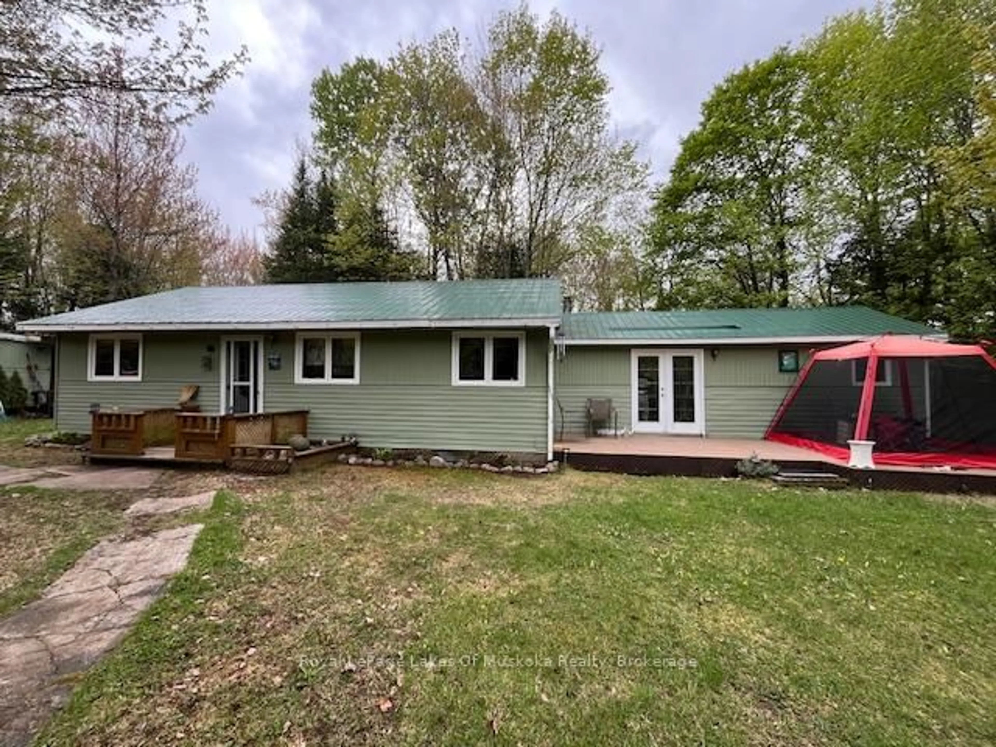 A pic from outside/outdoor area/front of a property/back of a property/a pic from drone, street for 668 Hamilton Lake Rd, South River Ontario P0A 1X0