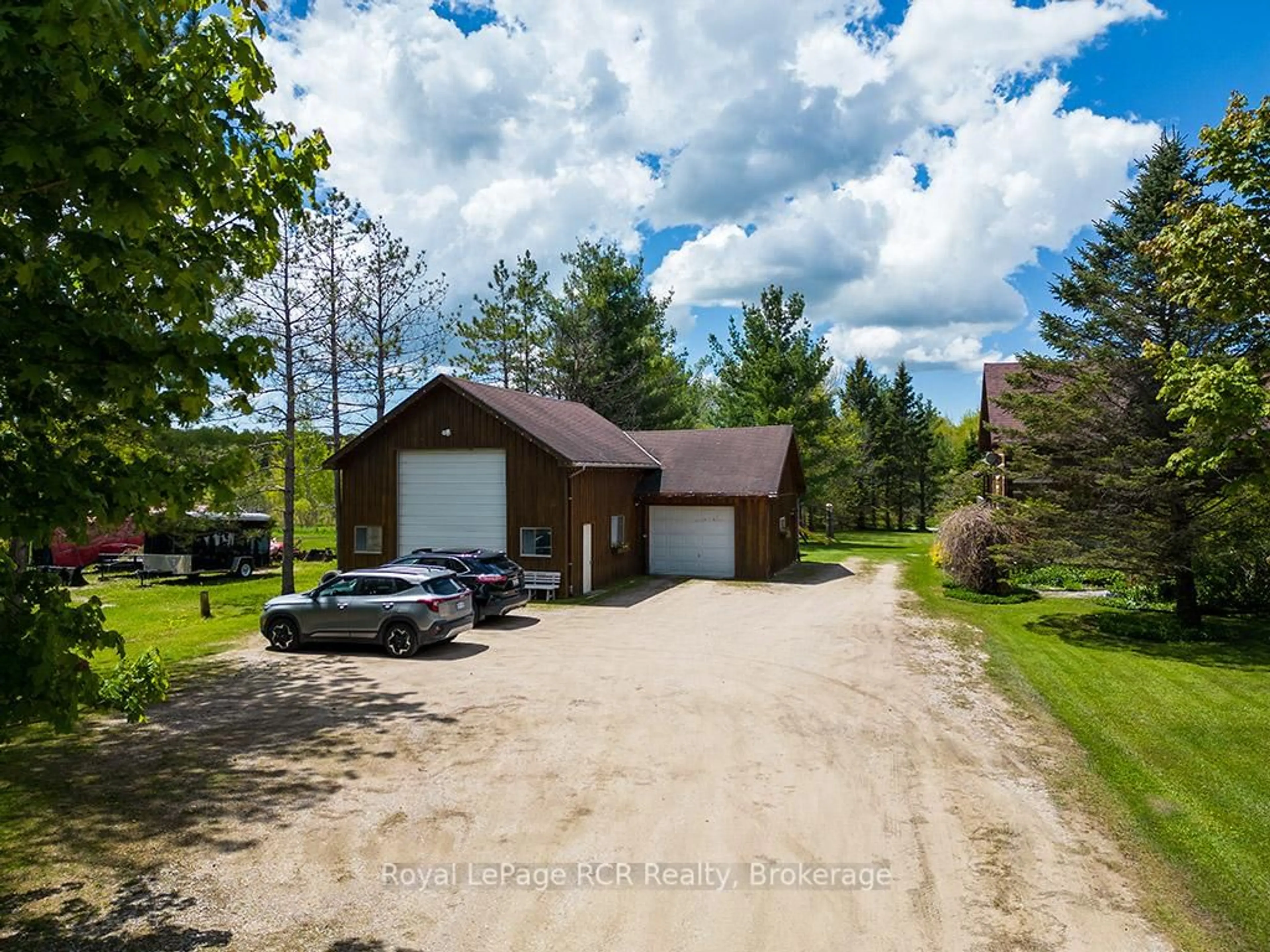 A pic from outside/outdoor area/front of a property/back of a property/a pic from drone, unknown for 132376 SOUTHGATE  13 Sdrd, Southgate Ontario N0C 1B0