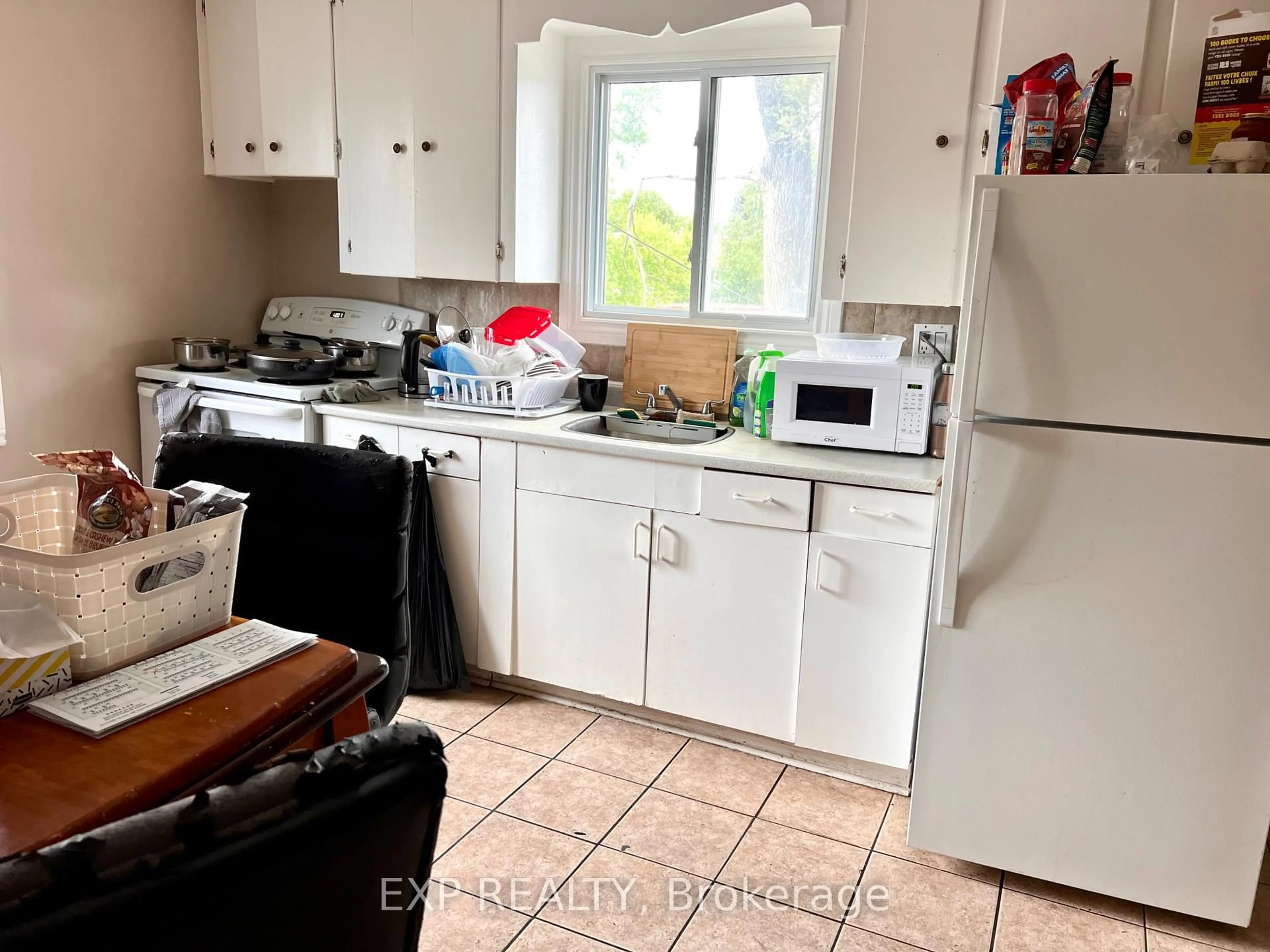 Standard kitchen, unknown for 269 Ste Anne St, Ottawa Ontario K1L 7C3