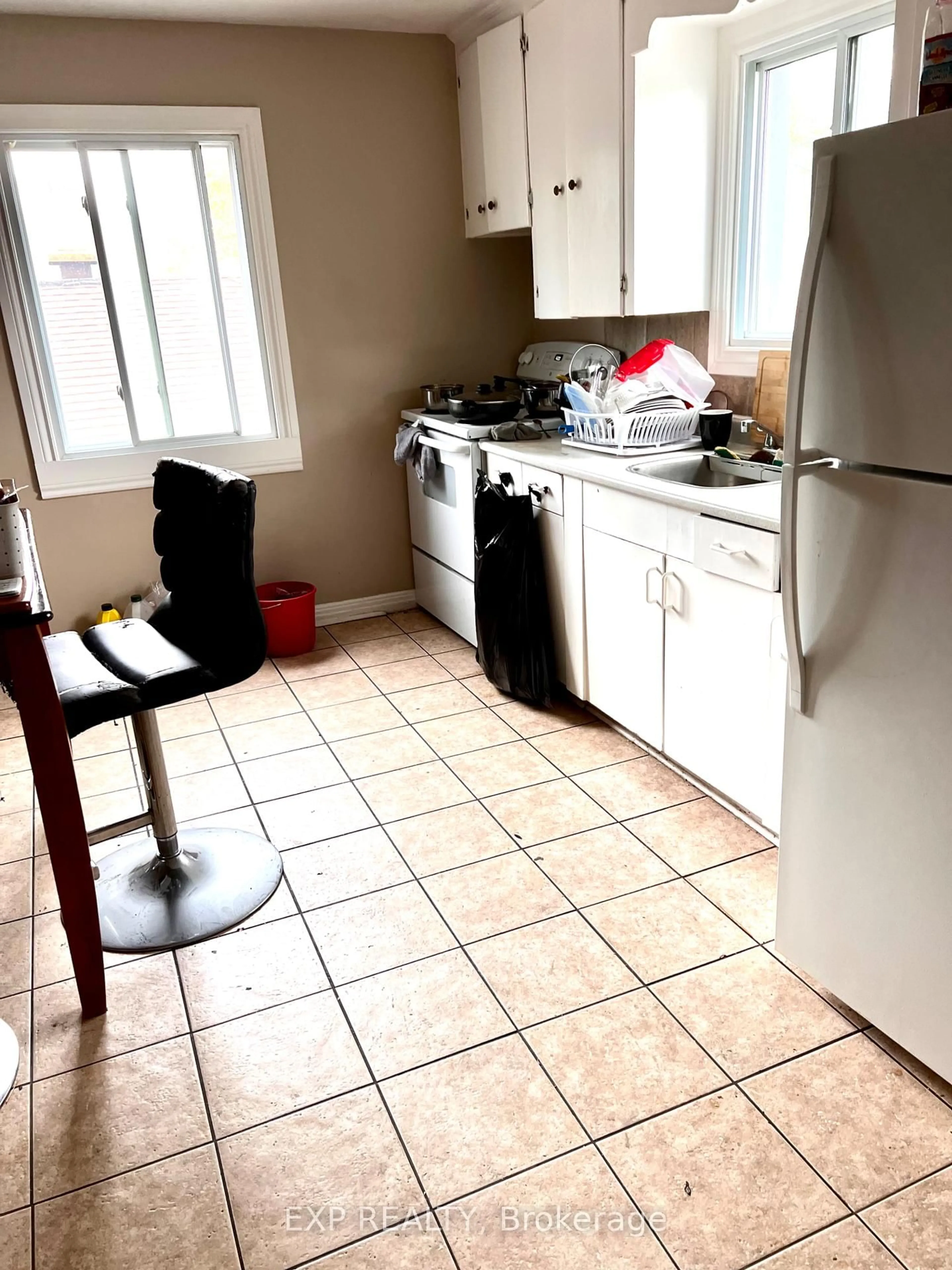 Standard kitchen, unknown for 269 Ste Anne St, Ottawa Ontario K1L 7C3