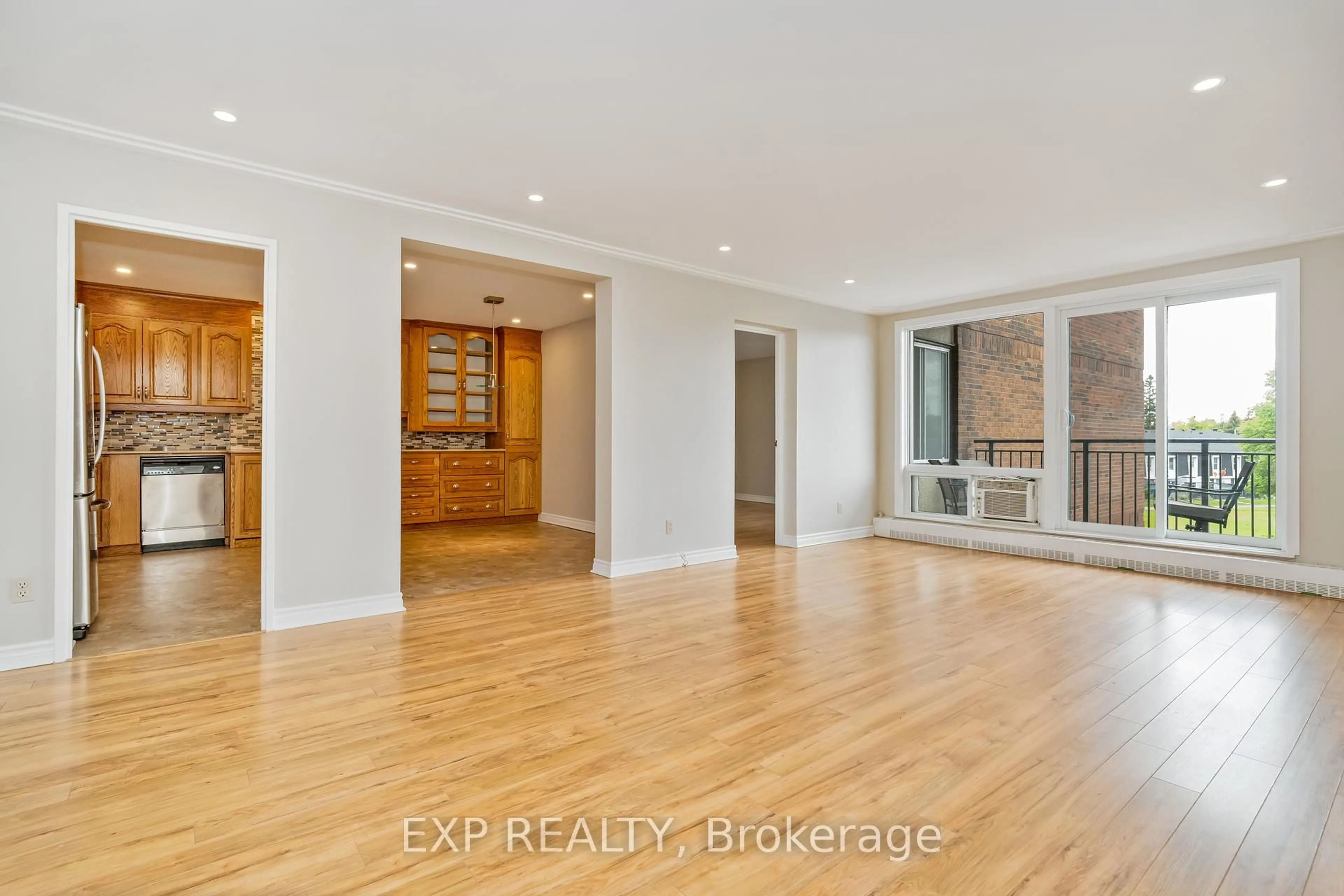 Indoor entryway for 1485 BASELINE Rd #305, Ottawa Ontario K2C 3L8