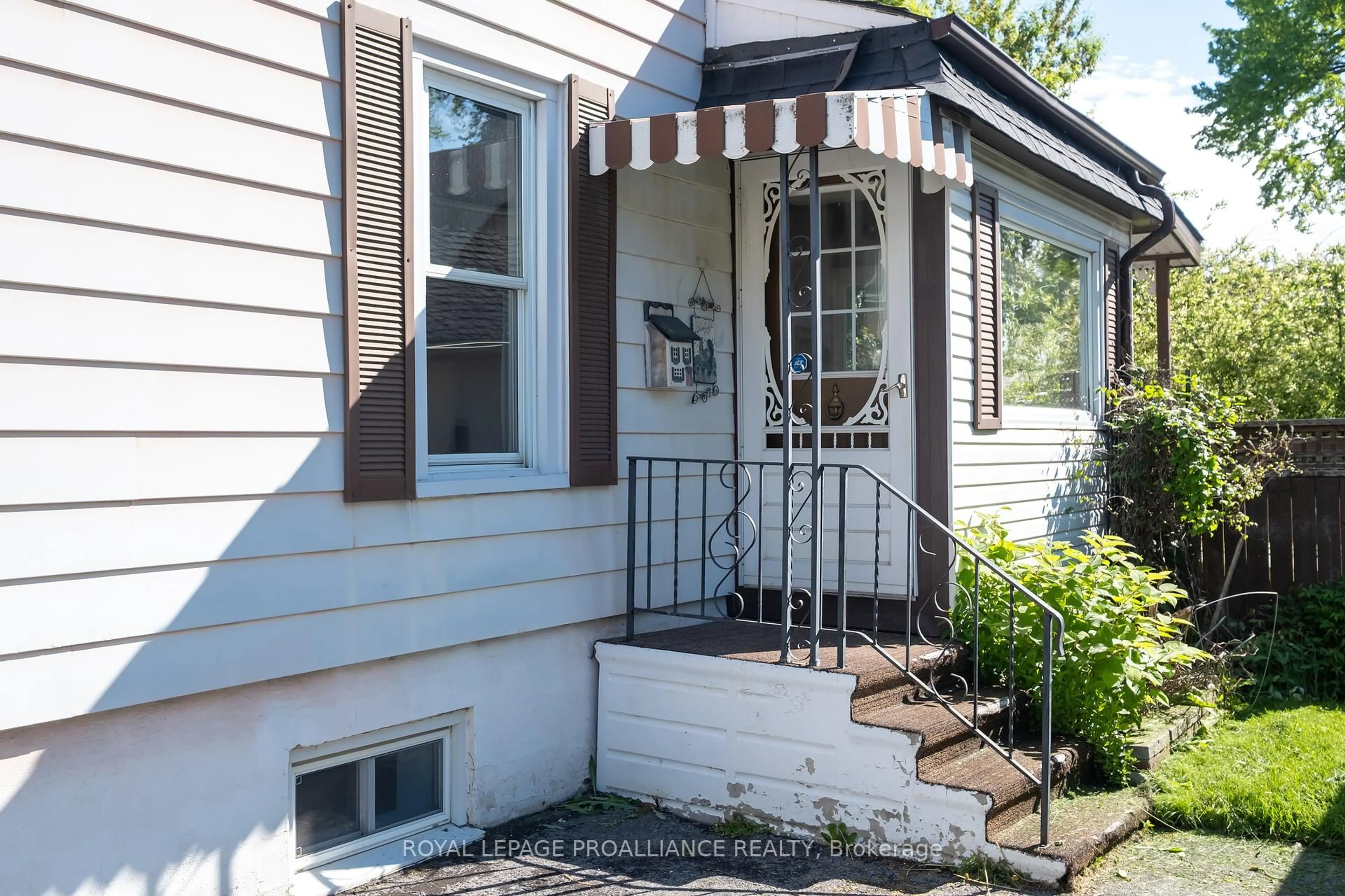 Home with vinyl exterior material, street for 5 Albion St, Belleville Ontario K8N 3R7