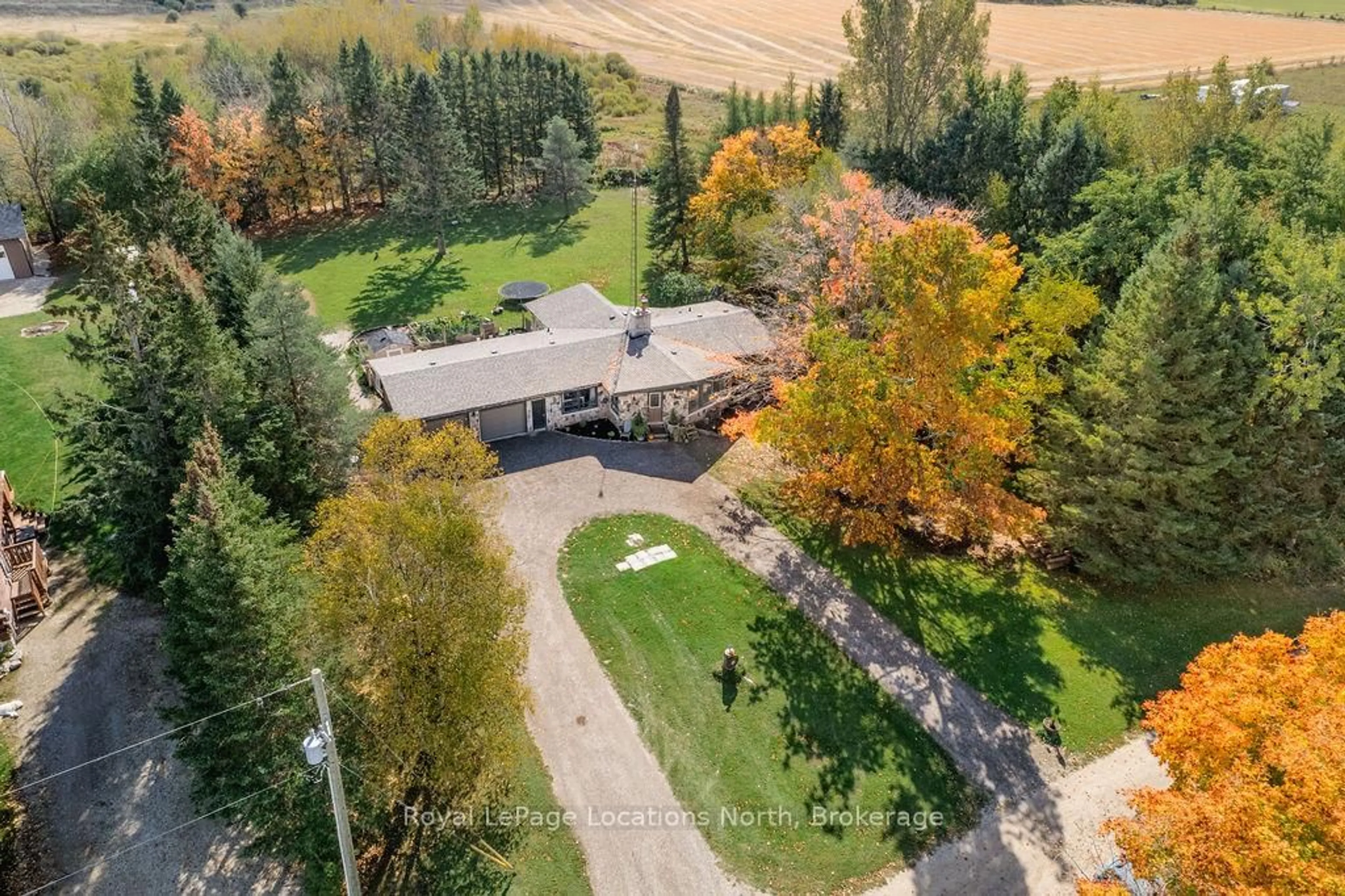 A pic from outside/outdoor area/front of a property/back of a property/a pic from drone, unknown for 89 ARGYLE St, Melancthon Ontario L9V 2N1