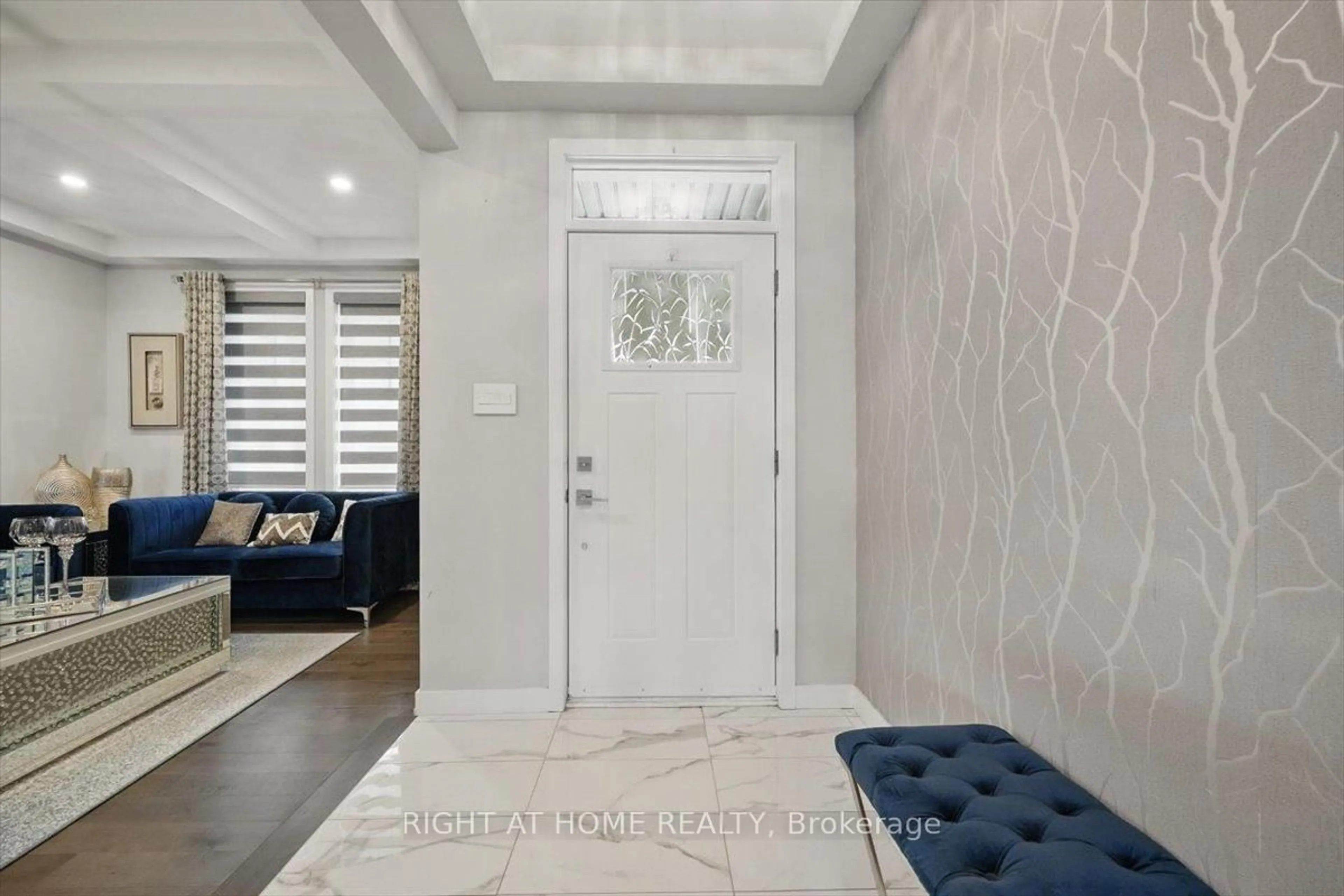 Indoor entryway for 165 Groningen St, Ottawa Ontario K2V 0C6