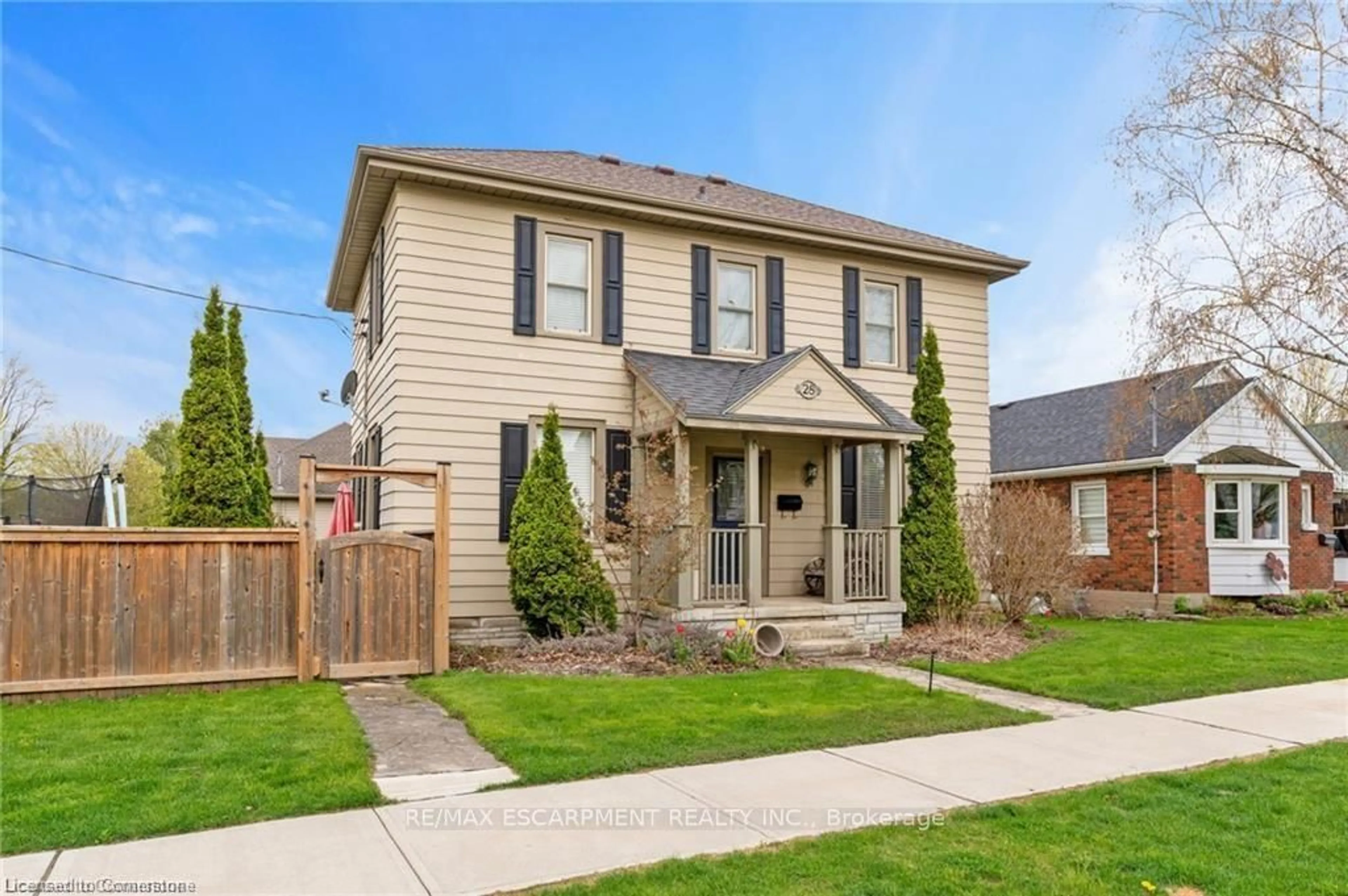 Home with brick exterior material, street for 28 Market St, Brant Ontario N3L 3A8