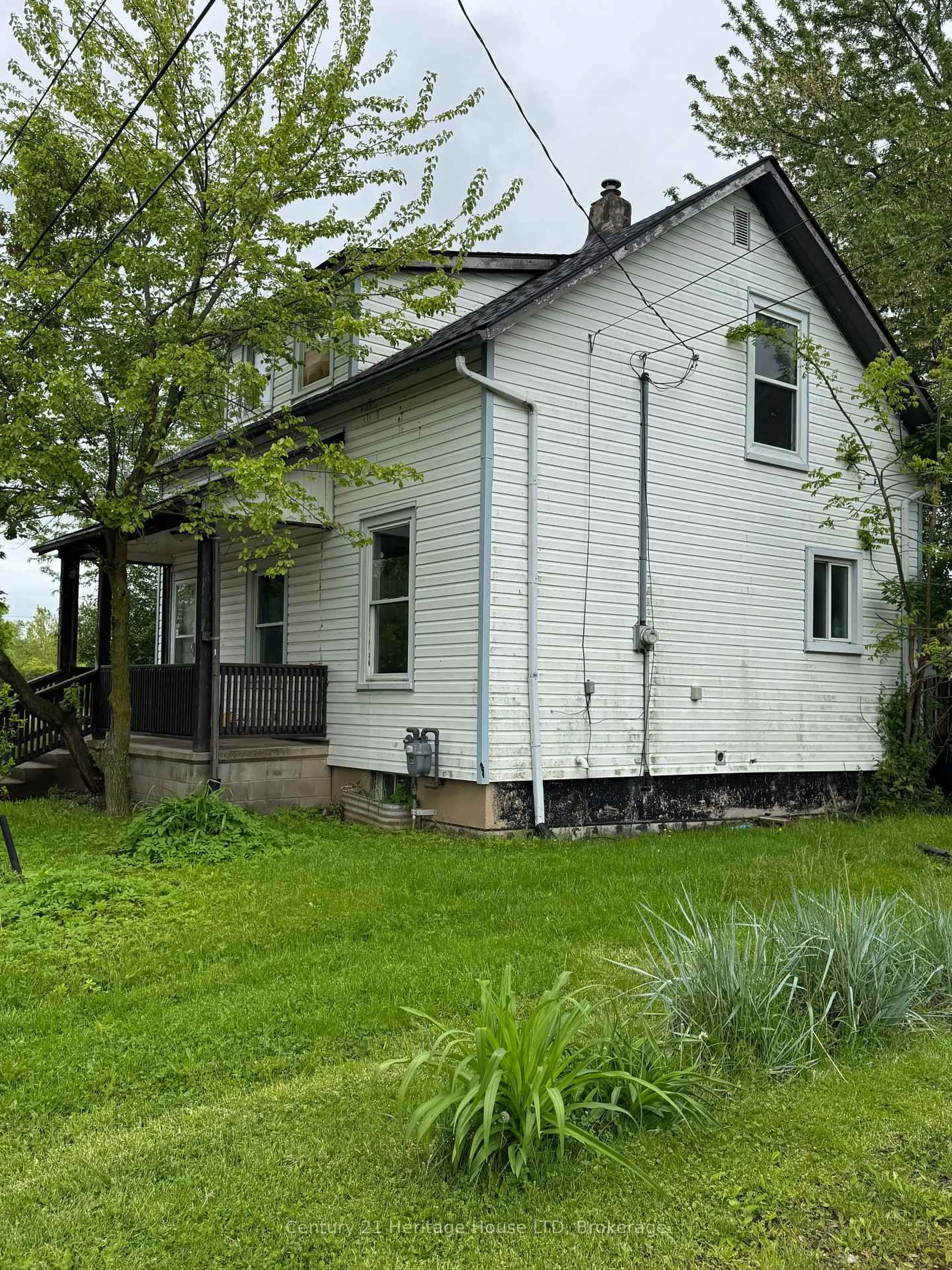 Home with vinyl exterior material, street for 4193 Muir Ave, Niagara Falls Ontario L2E 3L4