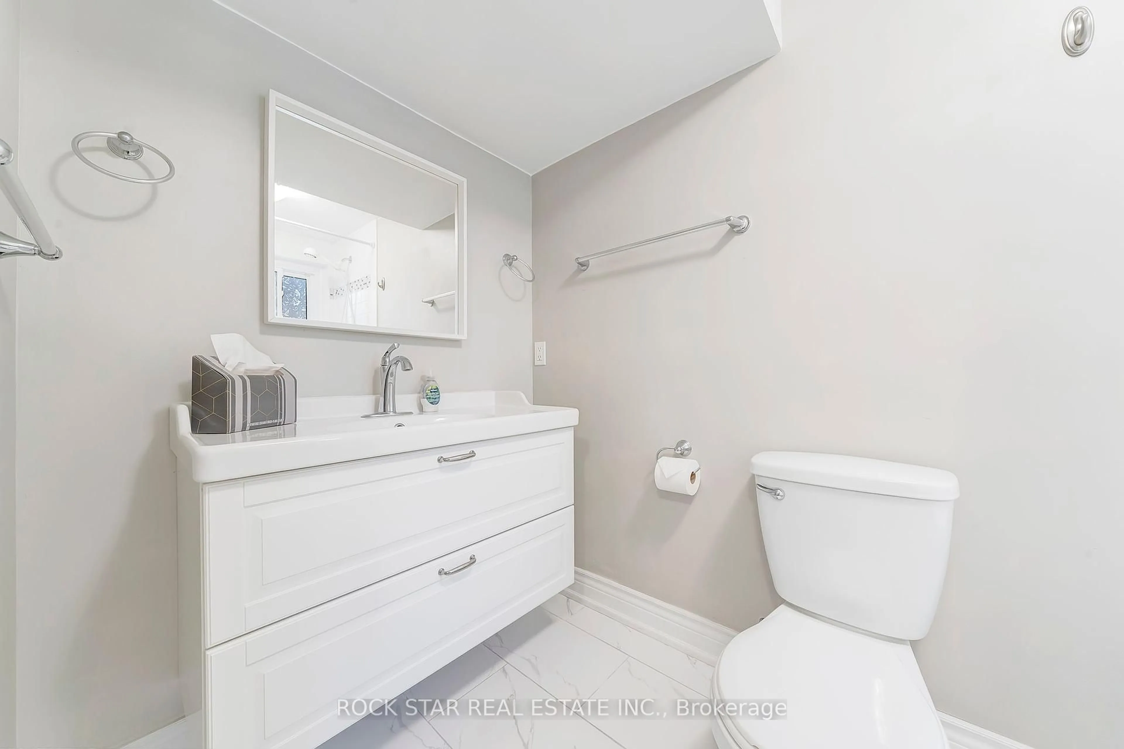 Standard bathroom, unknown for 13 Meadowbrook Cres, St. Catharines Ontario L2M 7G8