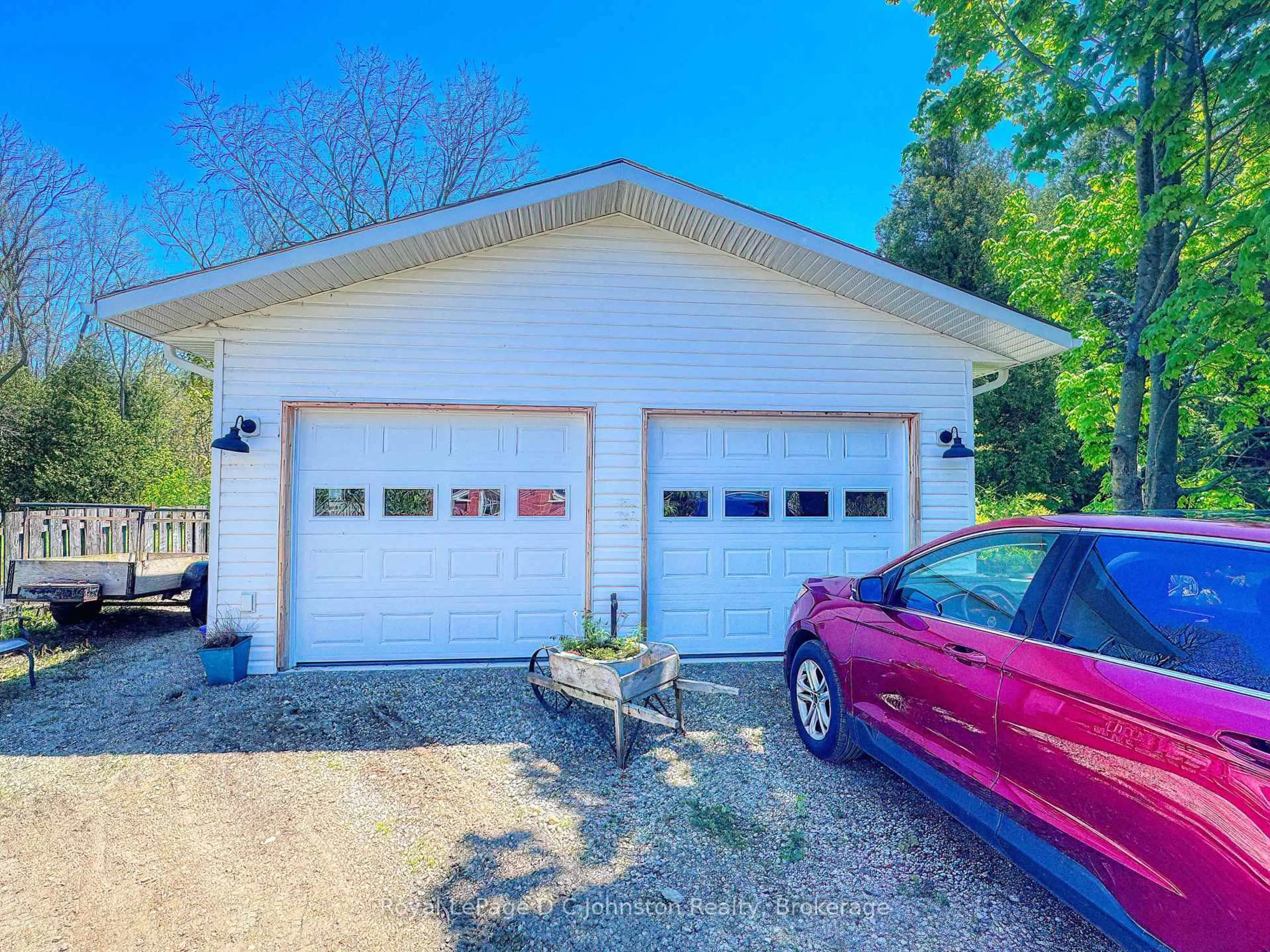 Indoor garage for 140 Victoria St, Saugeen Shores Ontario N0H 2L0