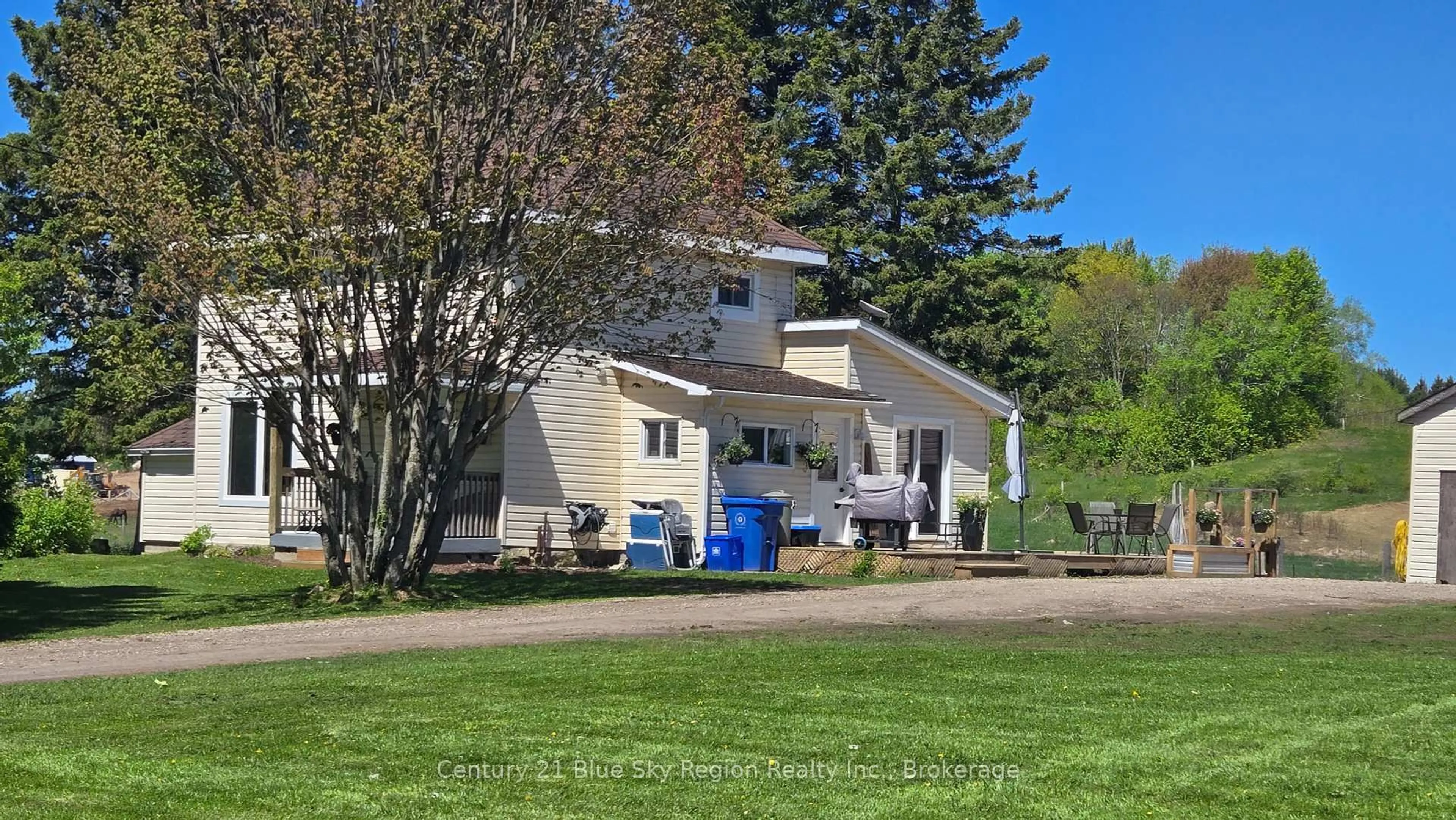 A pic from outside/outdoor area/front of a property/back of a property/a pic from drone, street for 2670 Chiswick Line, Chisholm Ontario P0H 1Z0