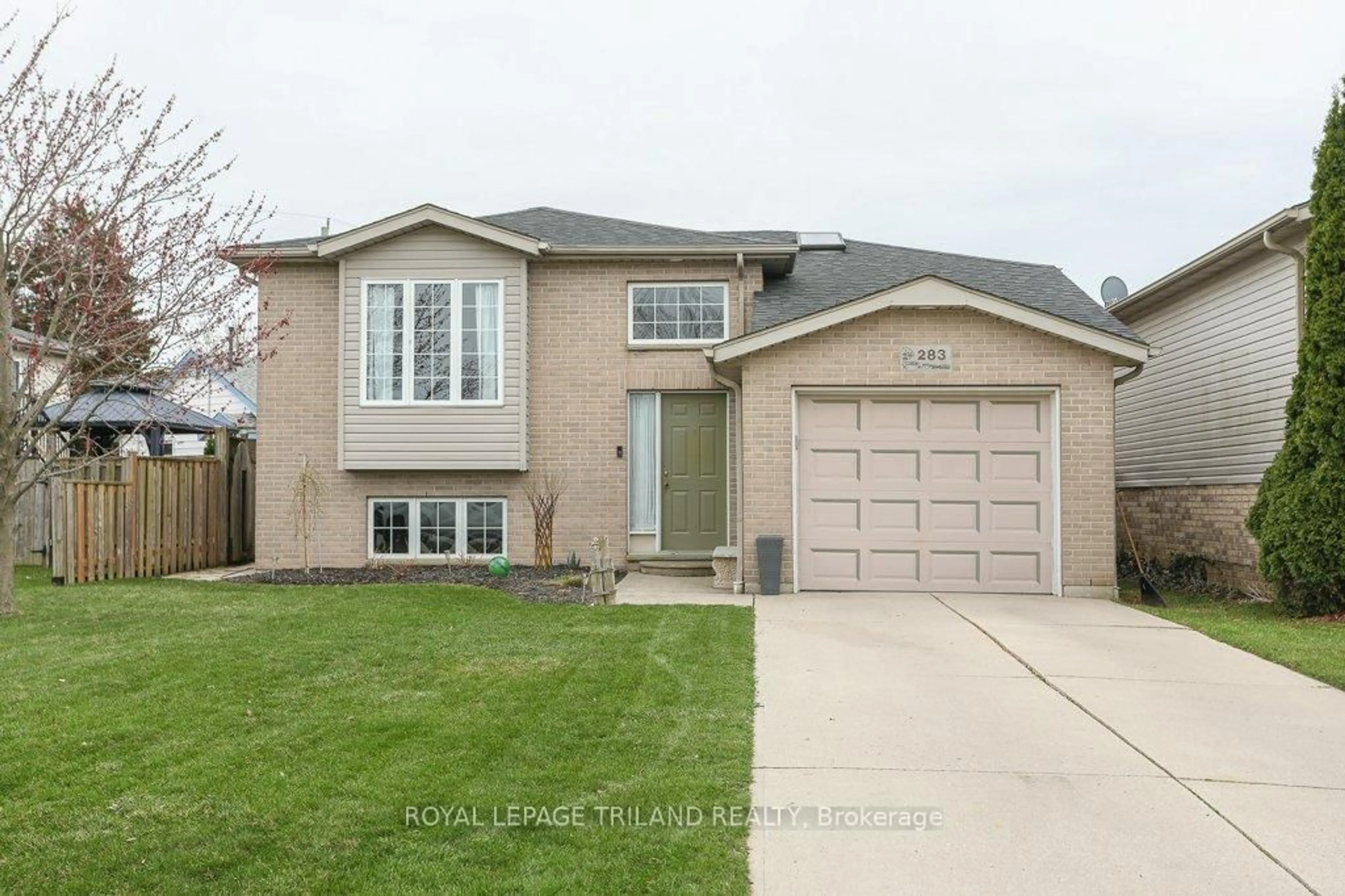 Home with vinyl exterior material, street for 283 Greenfield Lane, Chatham-Kent Ontario N7L 5N4