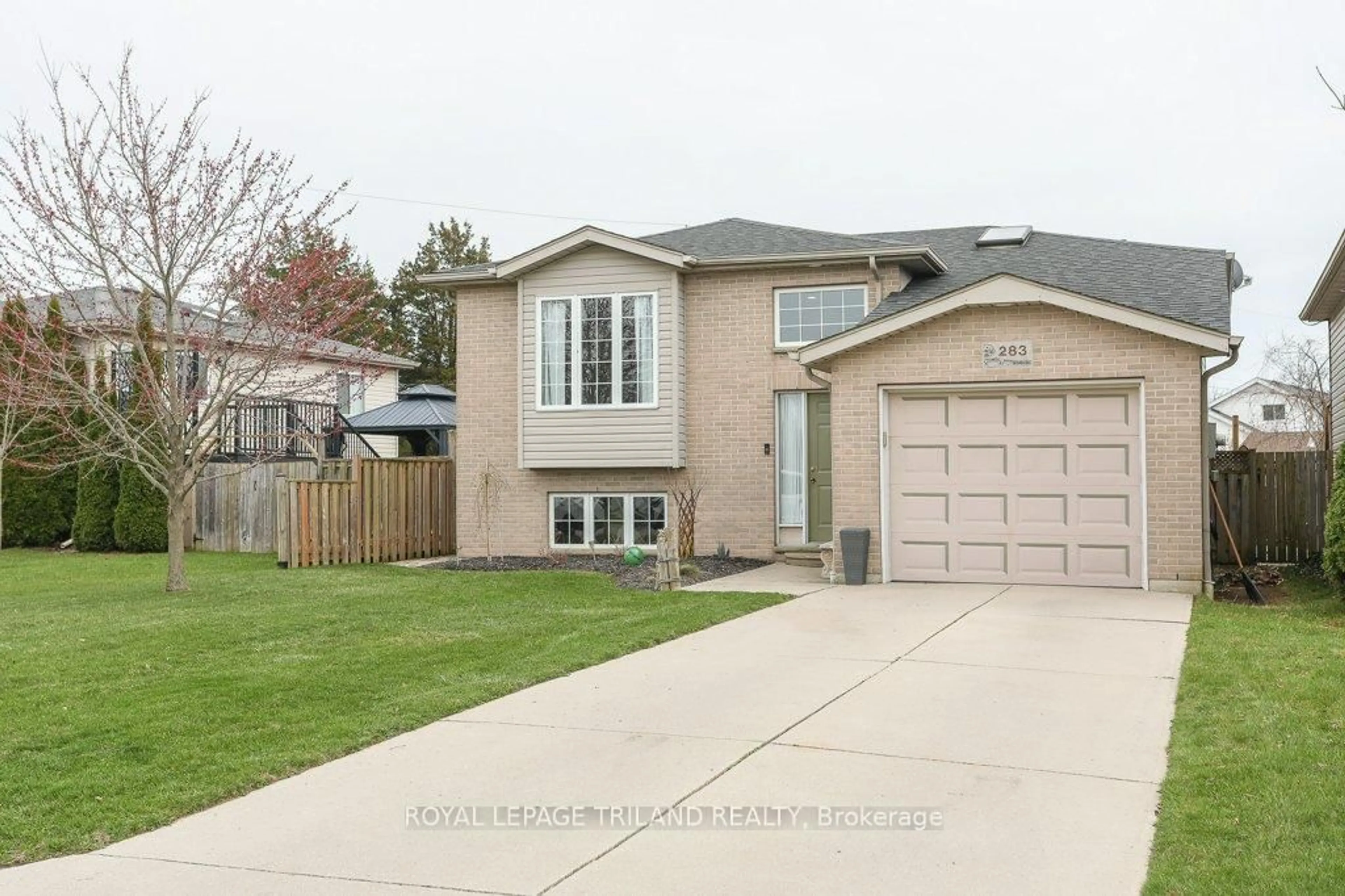 Home with vinyl exterior material, street for 283 Greenfield Lane, Chatham-Kent Ontario N7L 5N4