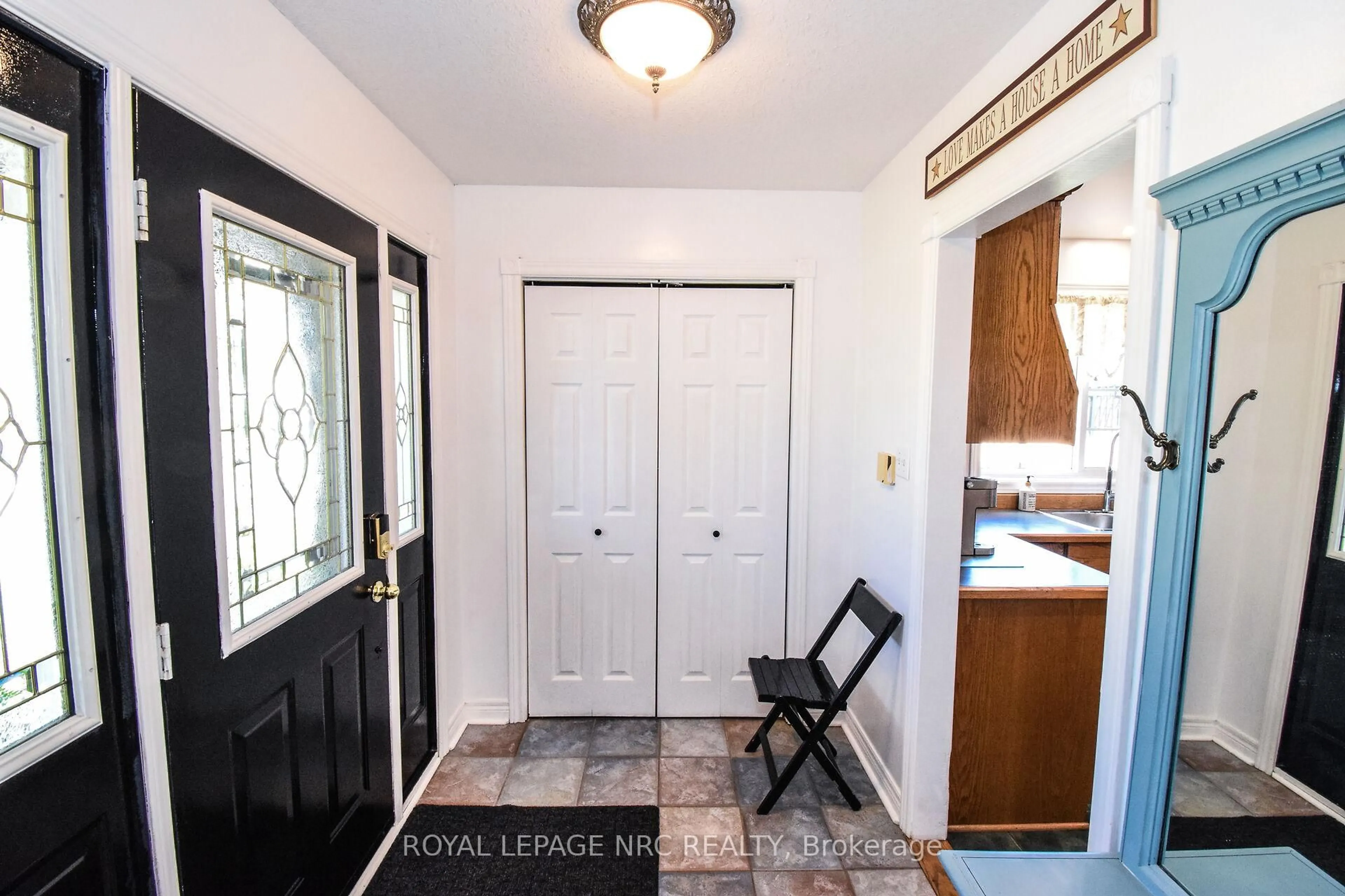 Indoor entryway for 37 Biggar Rd, Thorold Ontario L0S 1K0