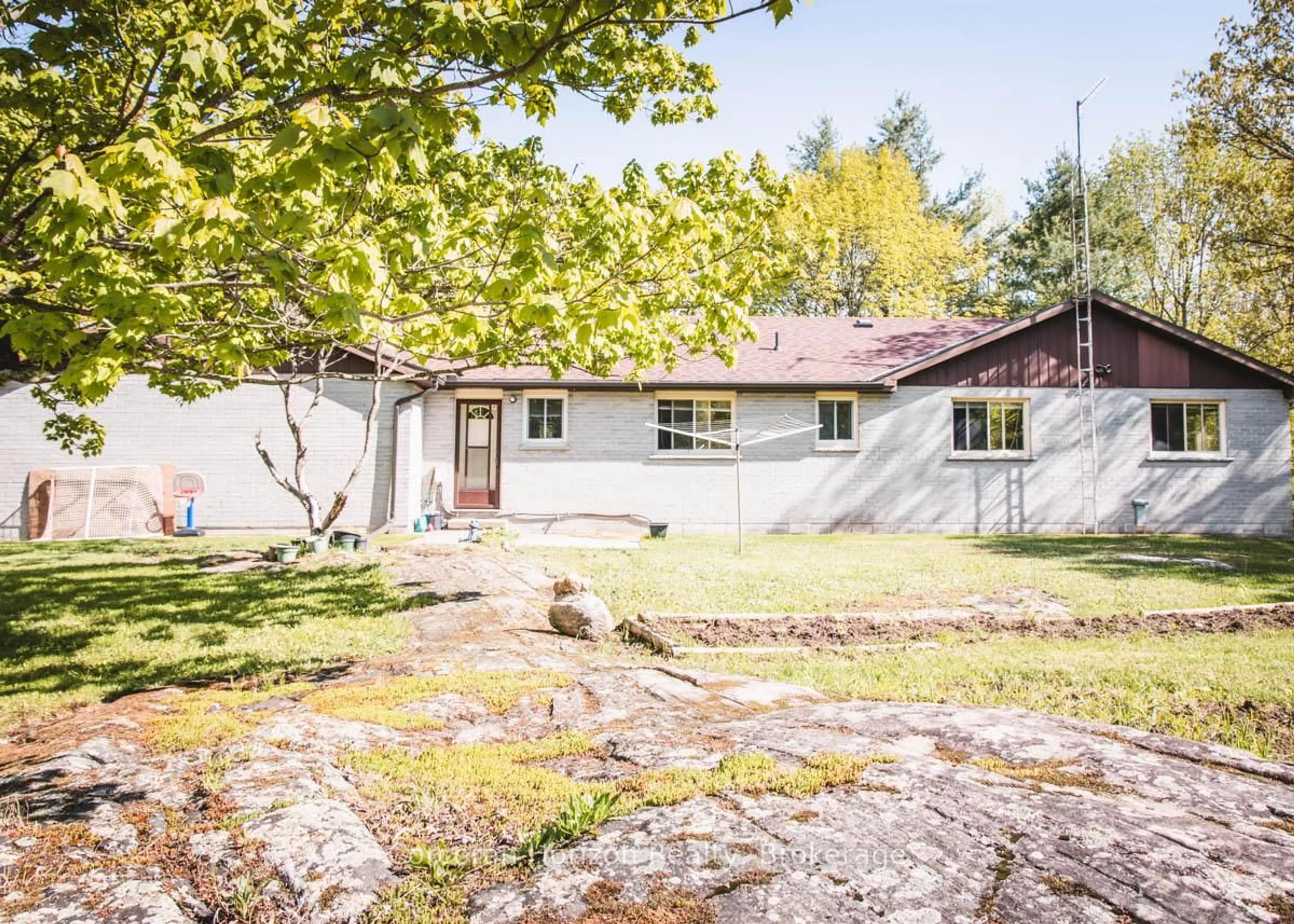 A pic from outside/outdoor area/front of a property/back of a property/a pic from drone, street for 87 CORRIEVALE Rd, Georgian Bay Ontario L0K 1S0