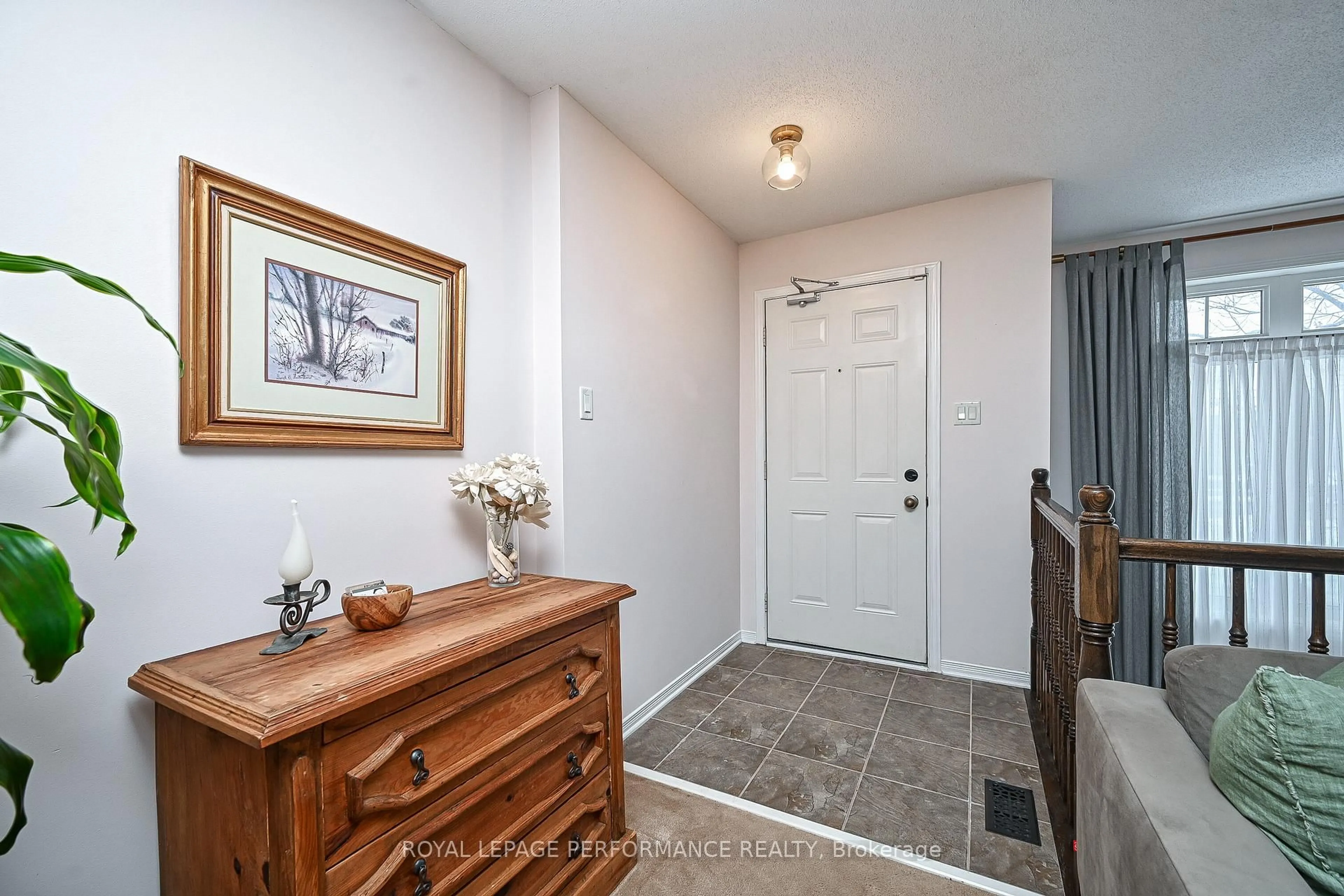 Indoor entryway for 1512 Walkley Rd #133, Ottawa Ontario K1V 2G6