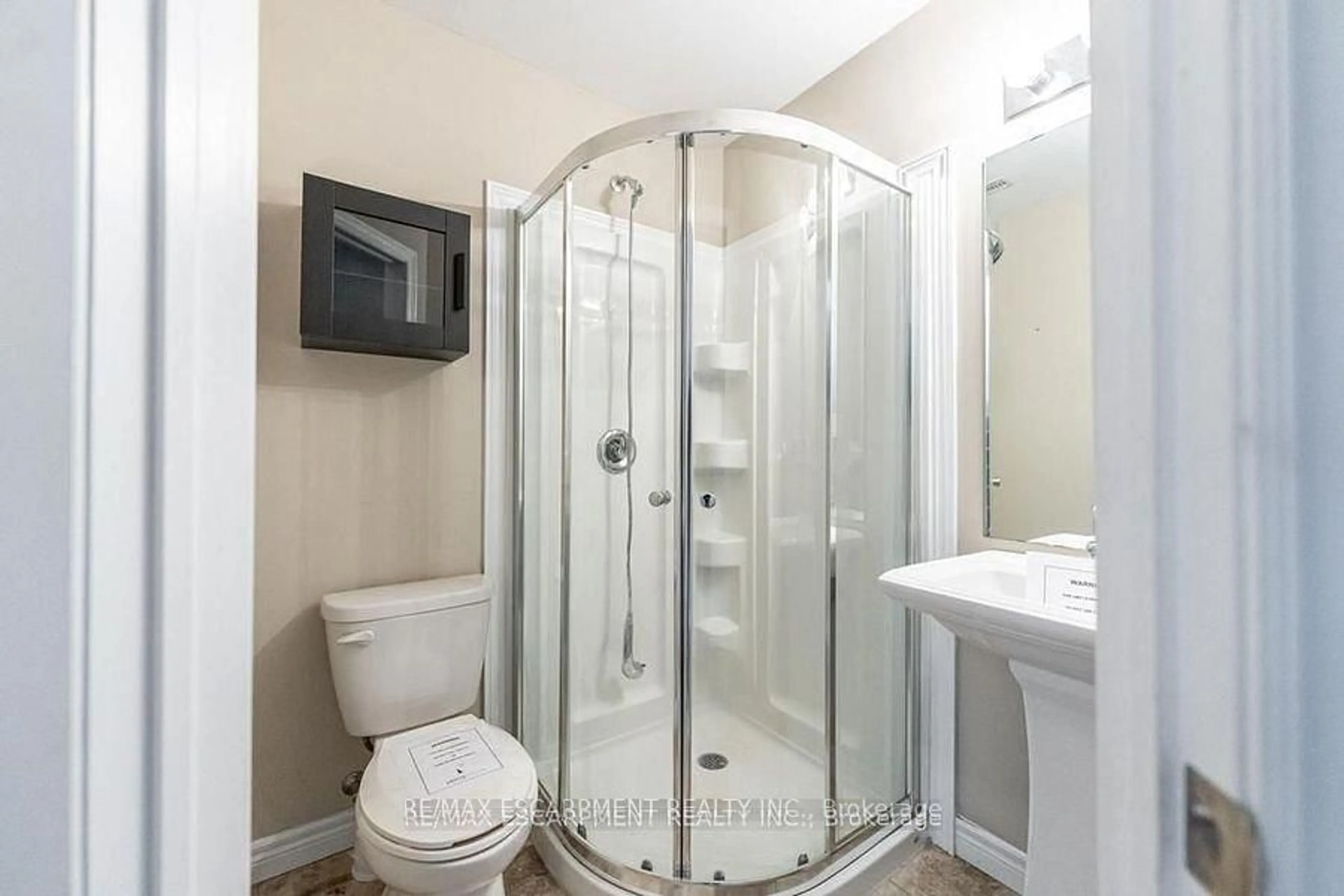 Standard bathroom, ceramic/tile floor for 63 Crossings Way, Hamilton Ontario L0R 1P0