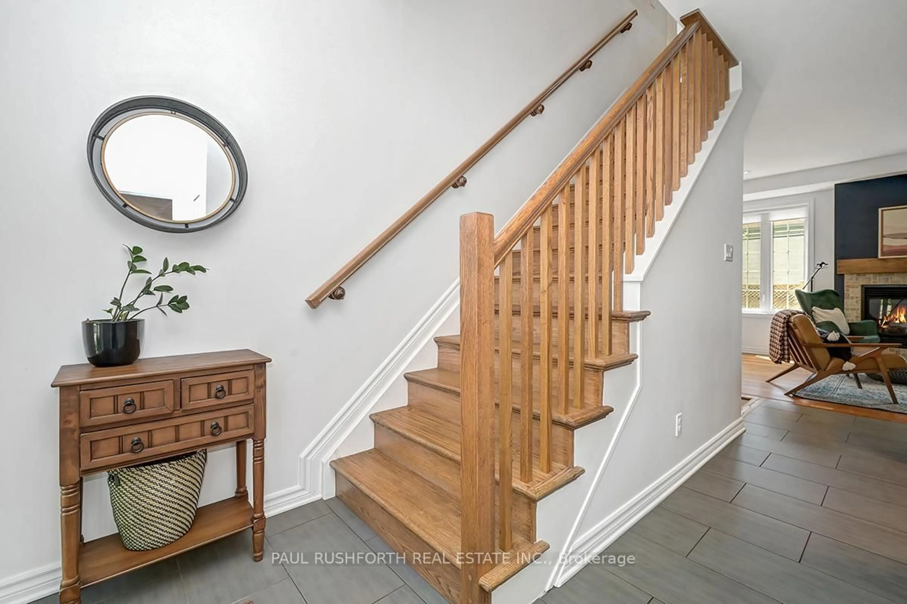 Stairs for 978 Hooper St, Ottawa Ontario K1Z 6K2