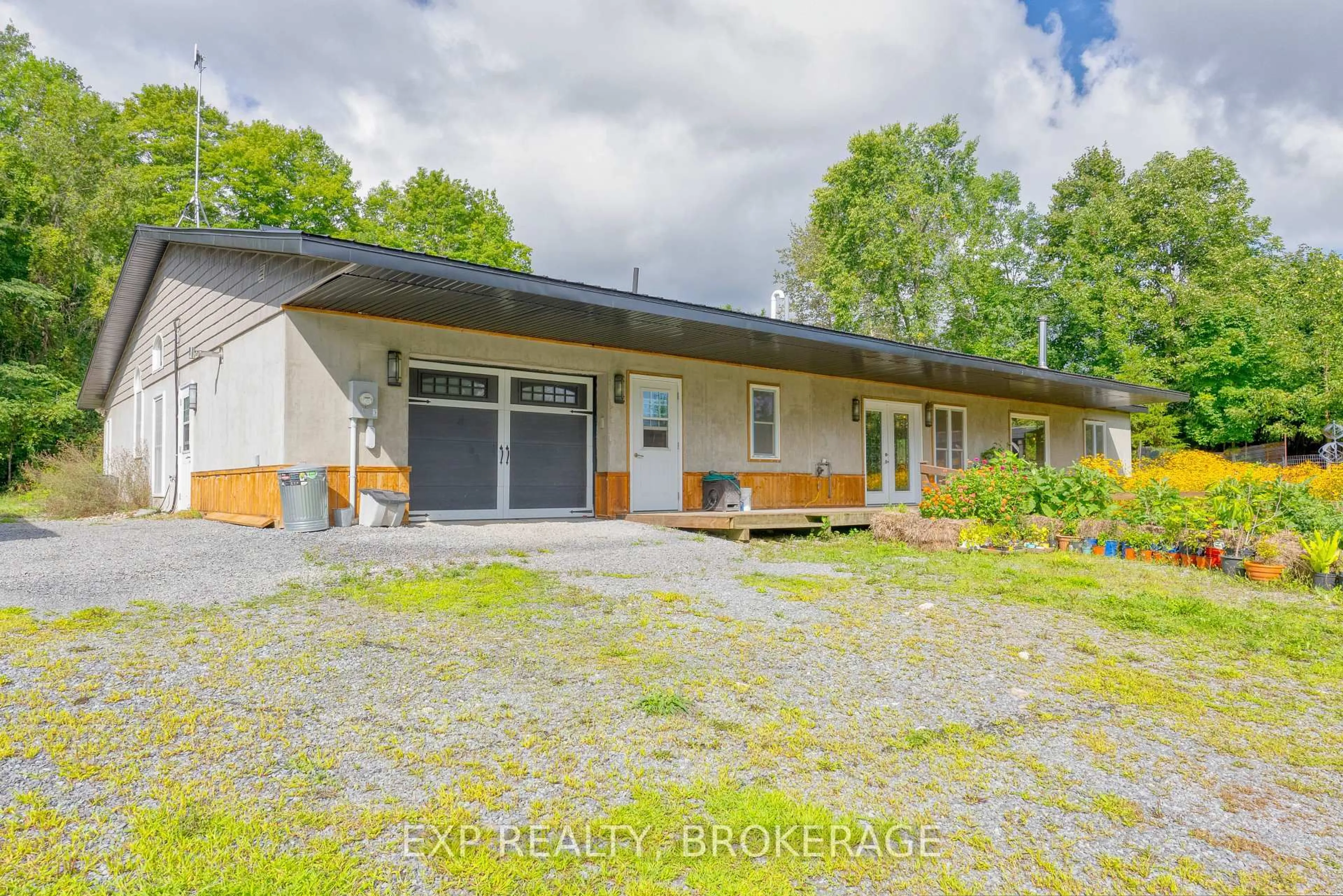 A pic from outside/outdoor area/front of a property/back of a property/a pic from drone, building for 345 BUNKER HILL Rd, Godfrey Ontario K0H 1T0