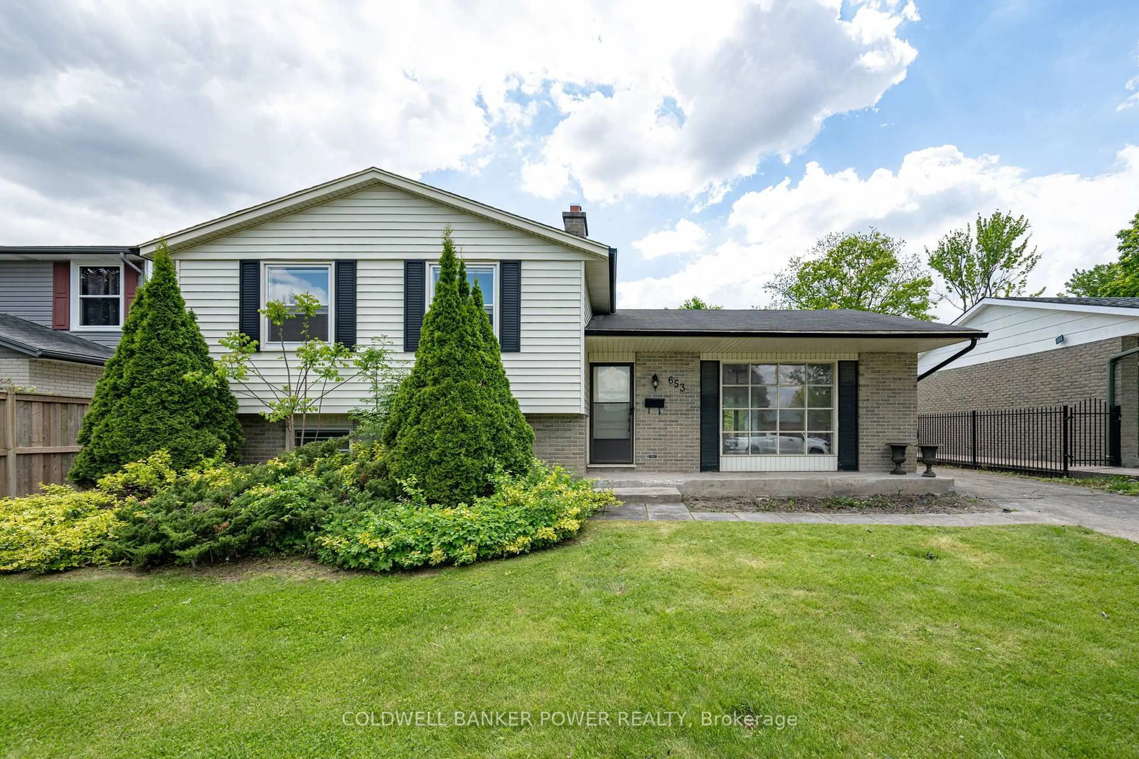 Home with vinyl exterior material, street for 653 Steeplechase Dr, London South Ontario N6J 3P3
