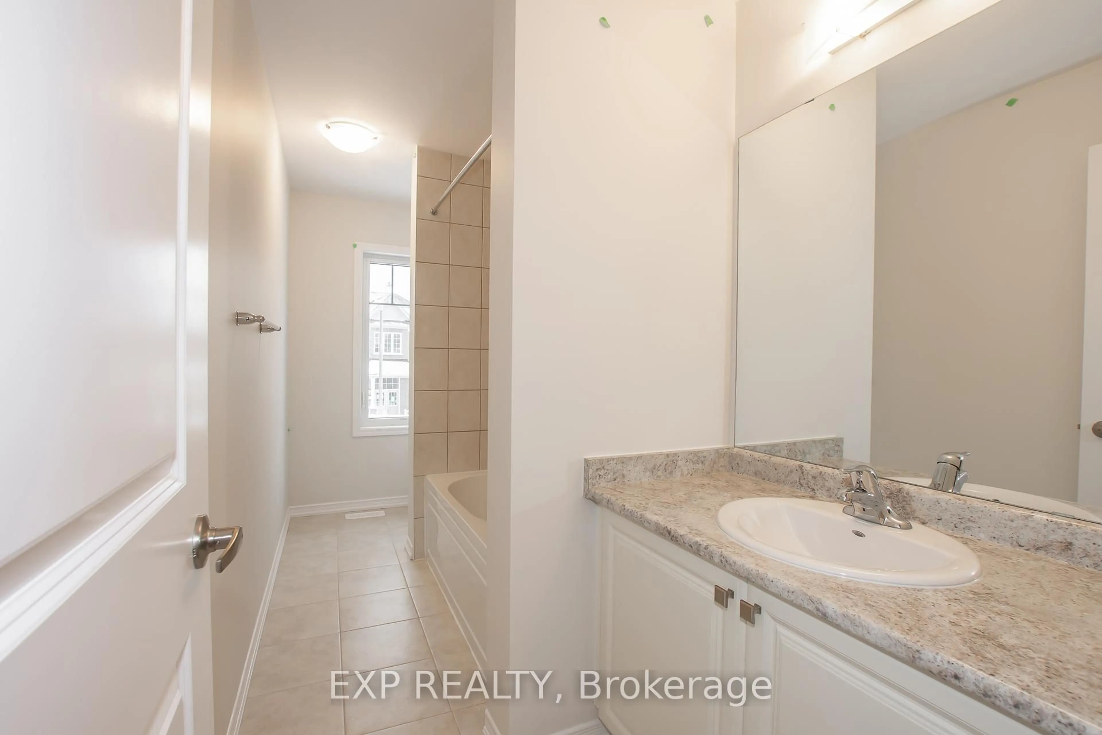 Standard bathroom, ceramic/tile floor for 8005 Odell Cres, Niagara Falls Ontario L2H 3R7