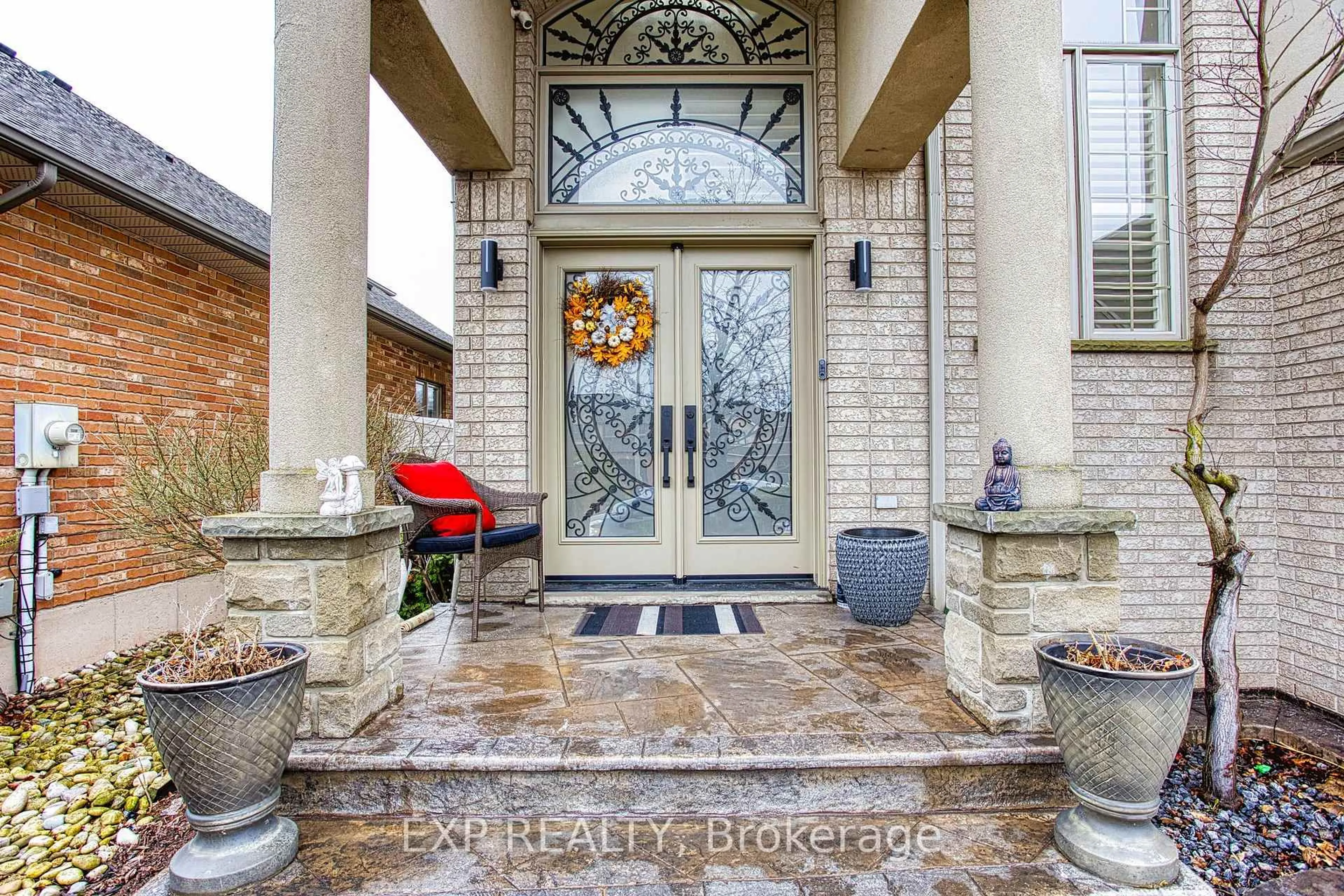 Indoor entryway for 50 Tuscani Dr, Hamilton Ontario L8E 5W4