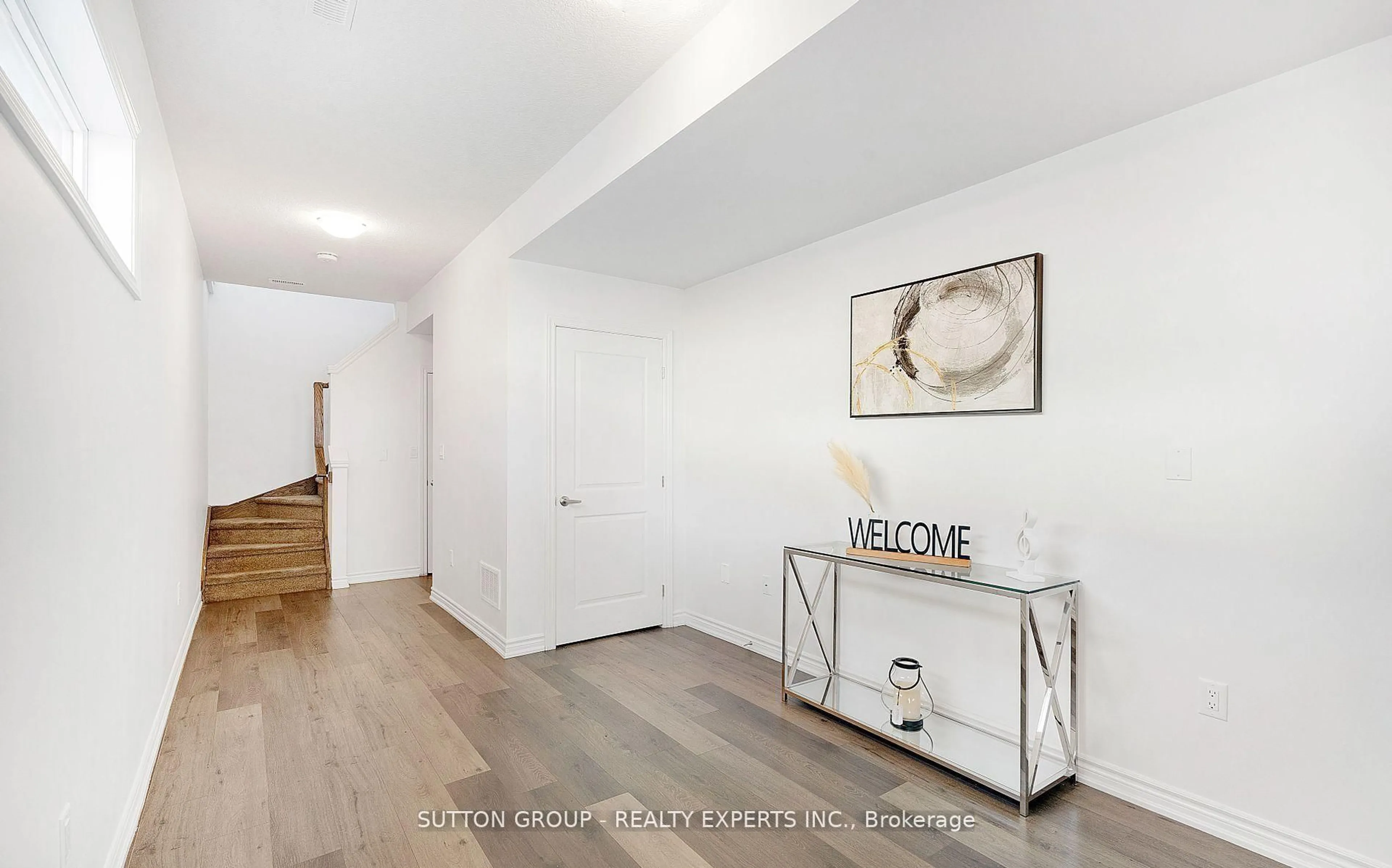 Indoor entryway for 61 Soho St #102, Hamilton Ontario L8J 0M6