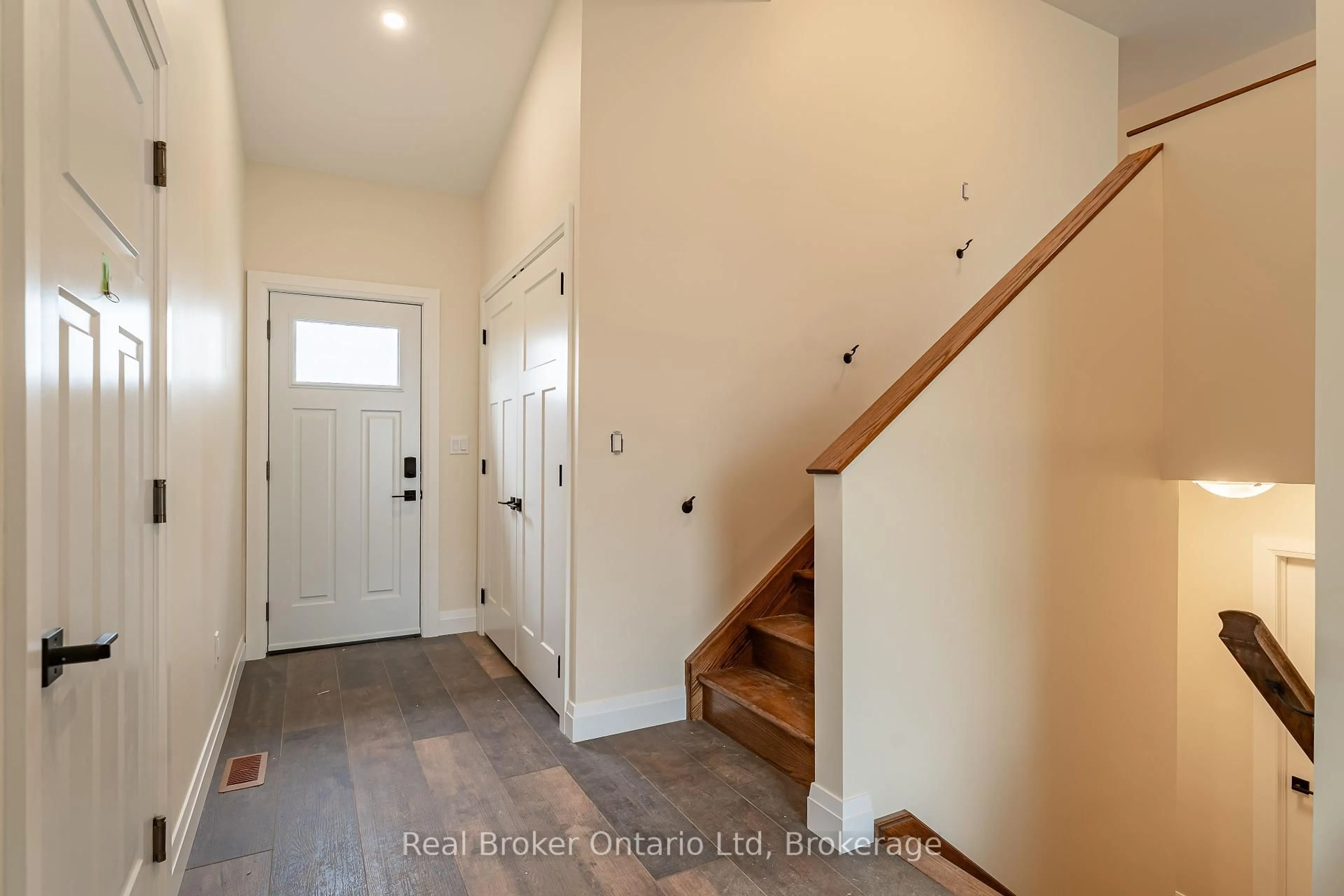 Indoor entryway for 397600 10th Concession Rd, Meaford Ontario N4K 5N8