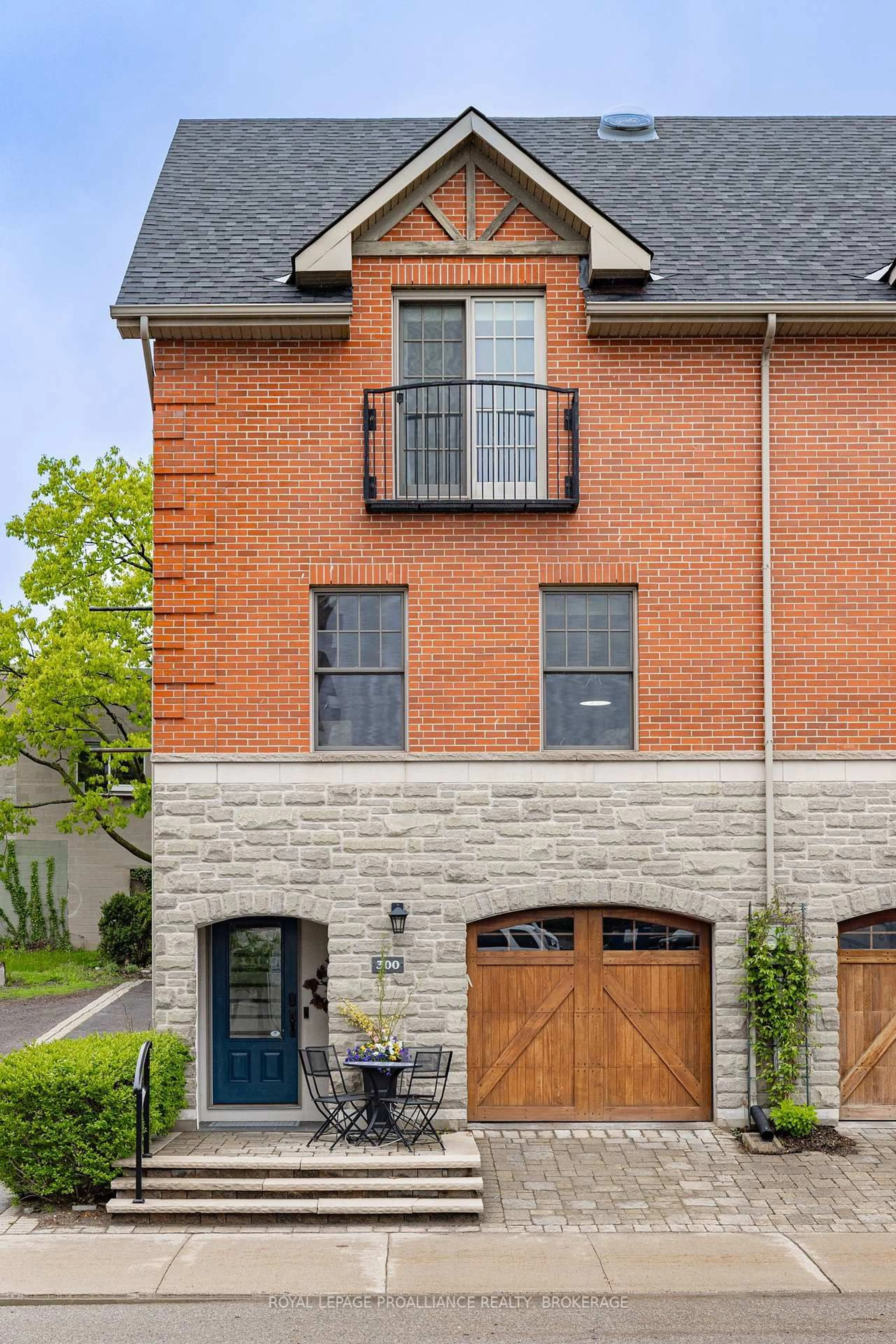 Home with brick exterior material, street for 300 Wellington St, Kingston Ontario K7K 2Z3