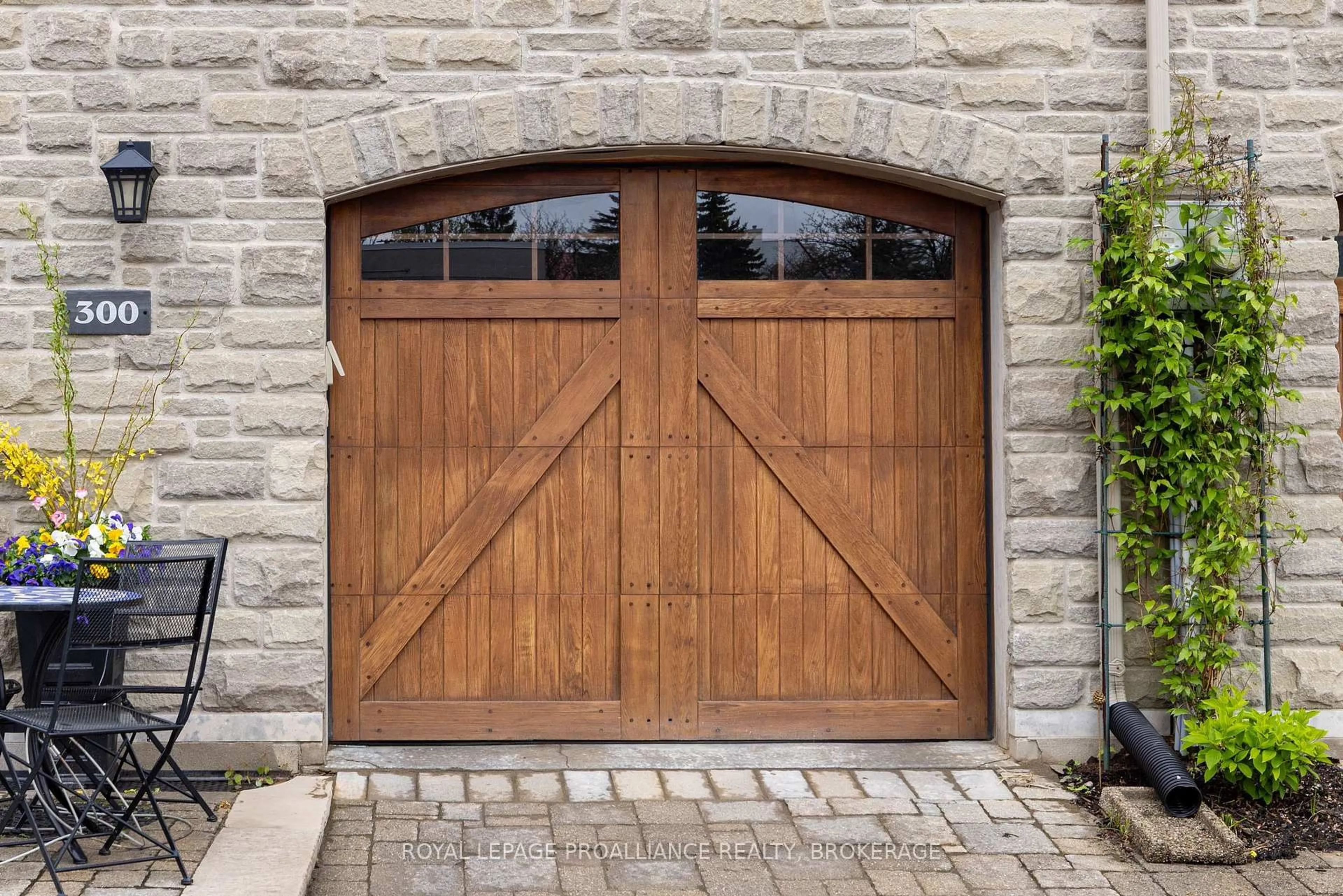 Indoor garage for 300 Wellington St, Kingston Ontario K7K 2Z3