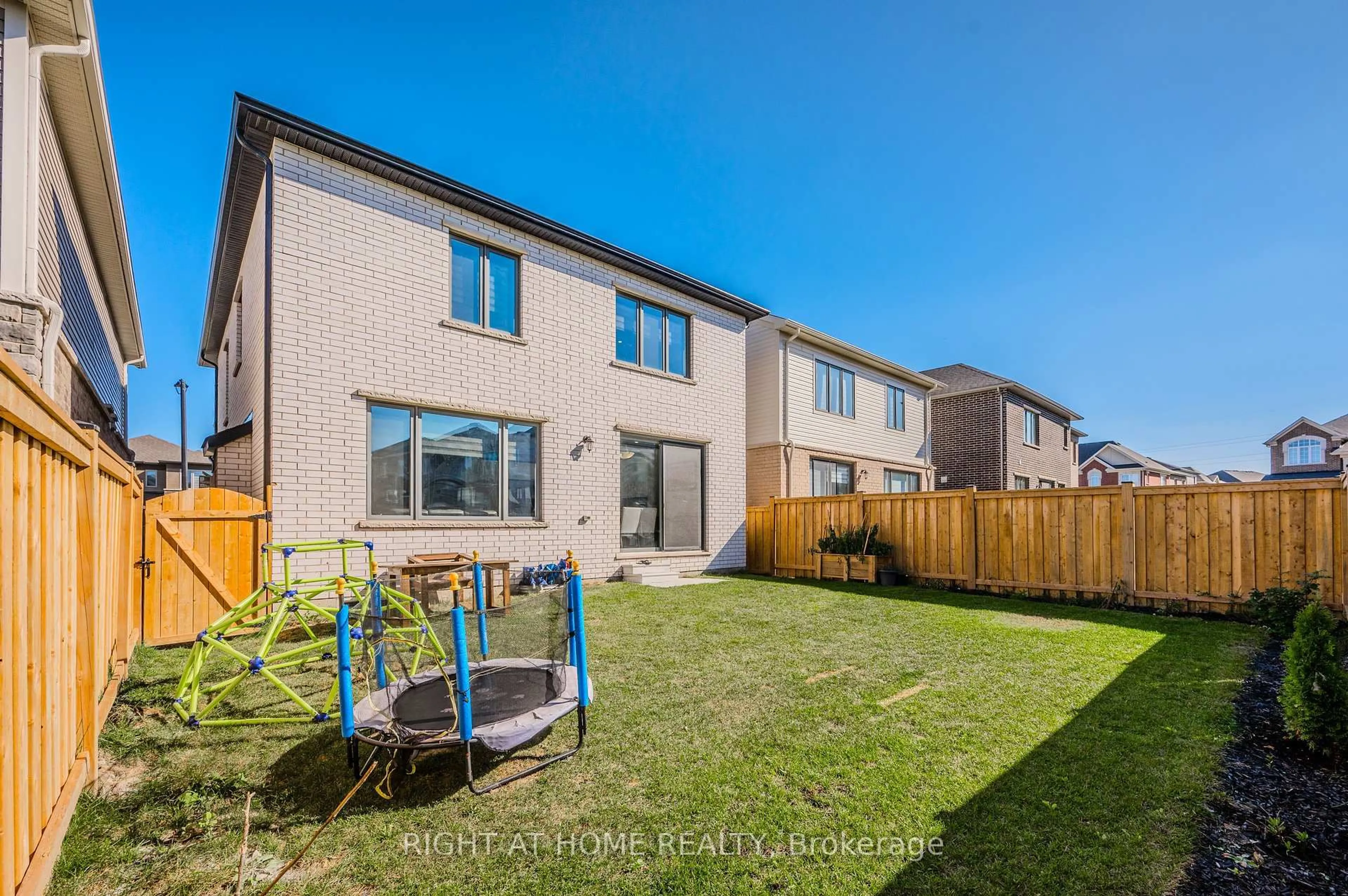 A pic from outside/outdoor area/front of a property/back of a property/a pic from drone, street for 154 HiStand Tr, Kitchener Ontario N2R 0S3