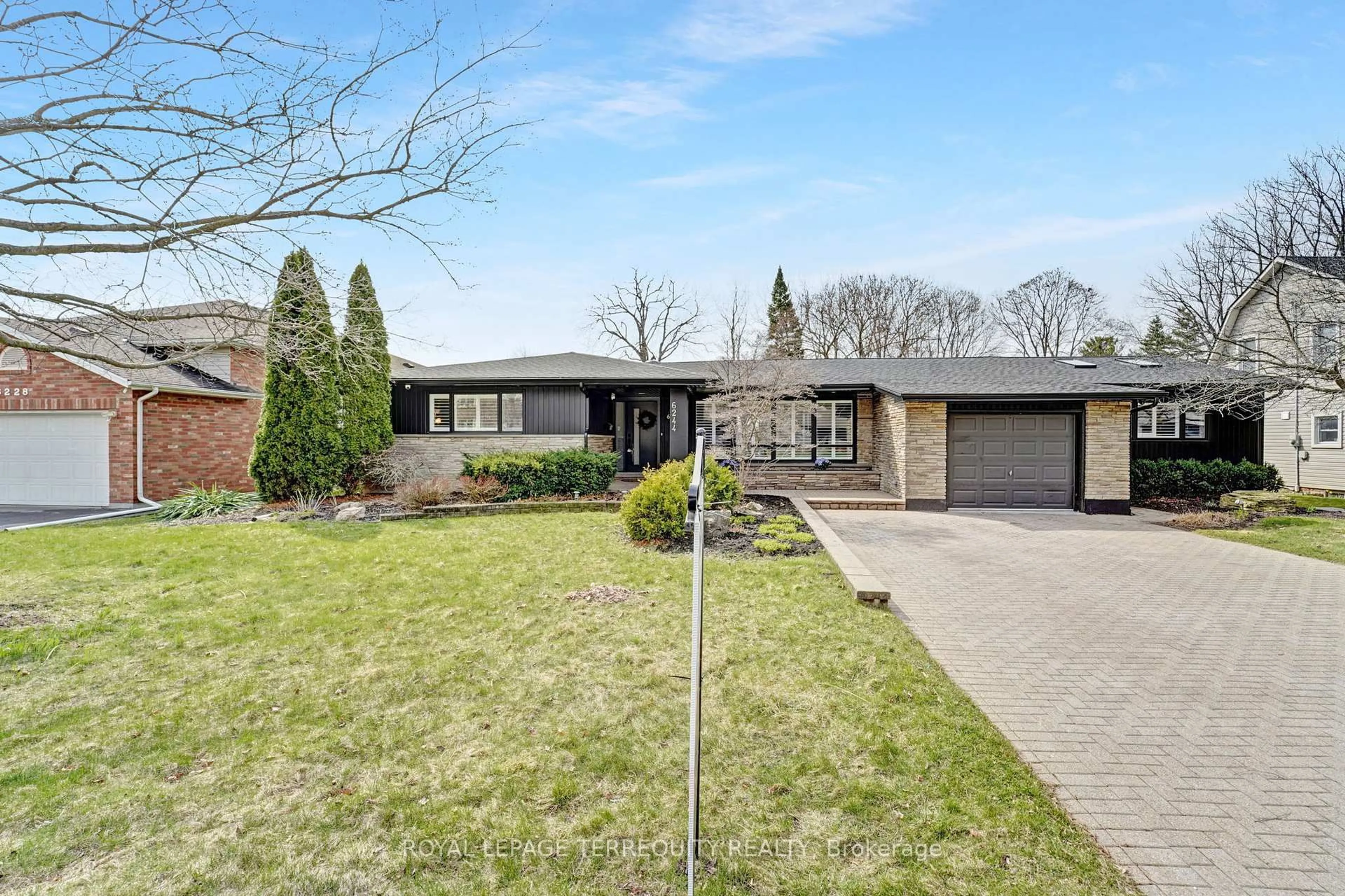 Home with brick exterior material, street for 6244 Russell St, Niagara Falls Ontario L2J 1P1