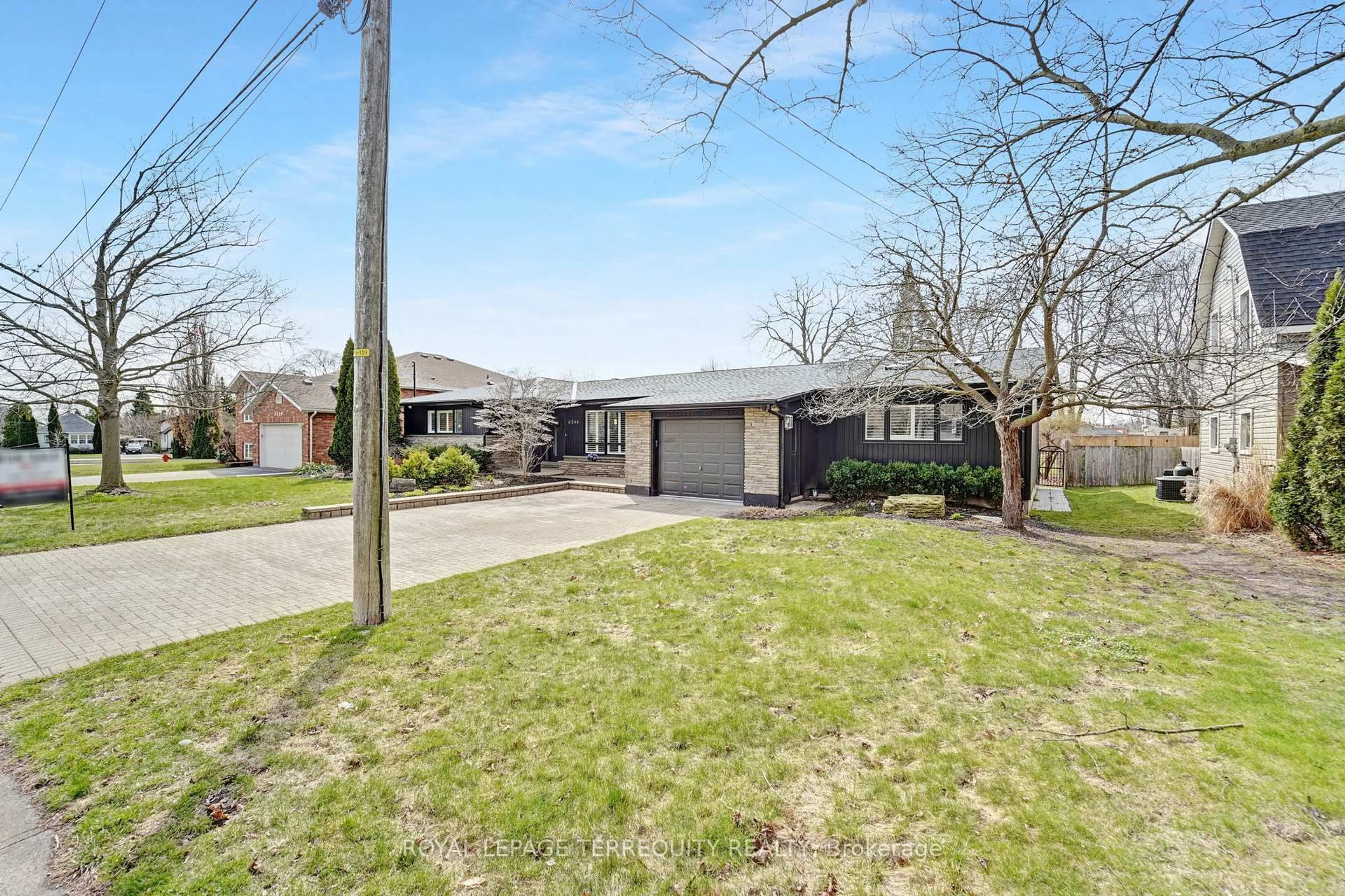 Unknown for 6244 Russell St, Niagara Falls Ontario L2J 1P1