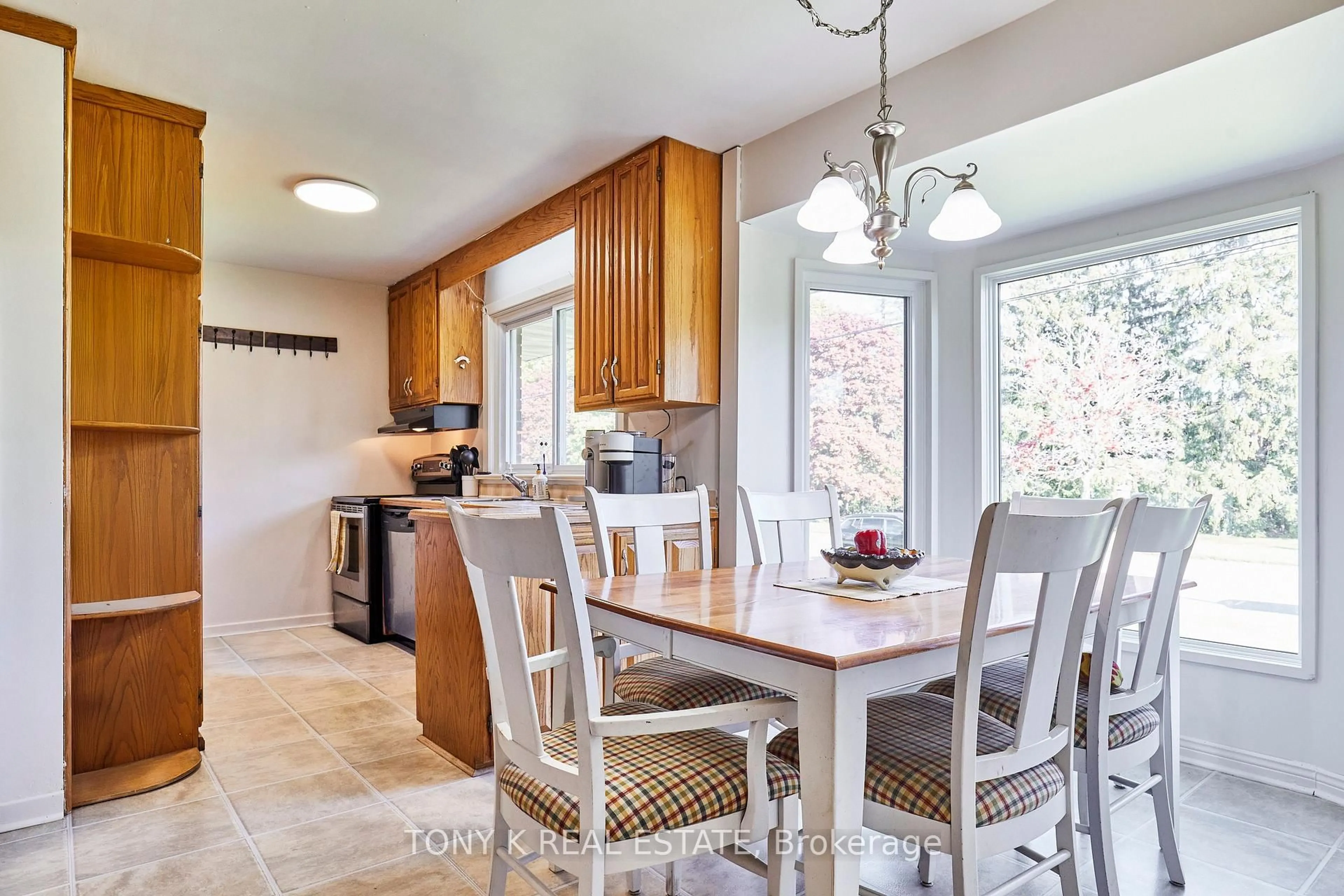 Open concept kitchen, ceramic/tile floor for 12 Freeman Dr, Port Hope Ontario L1A 2C5