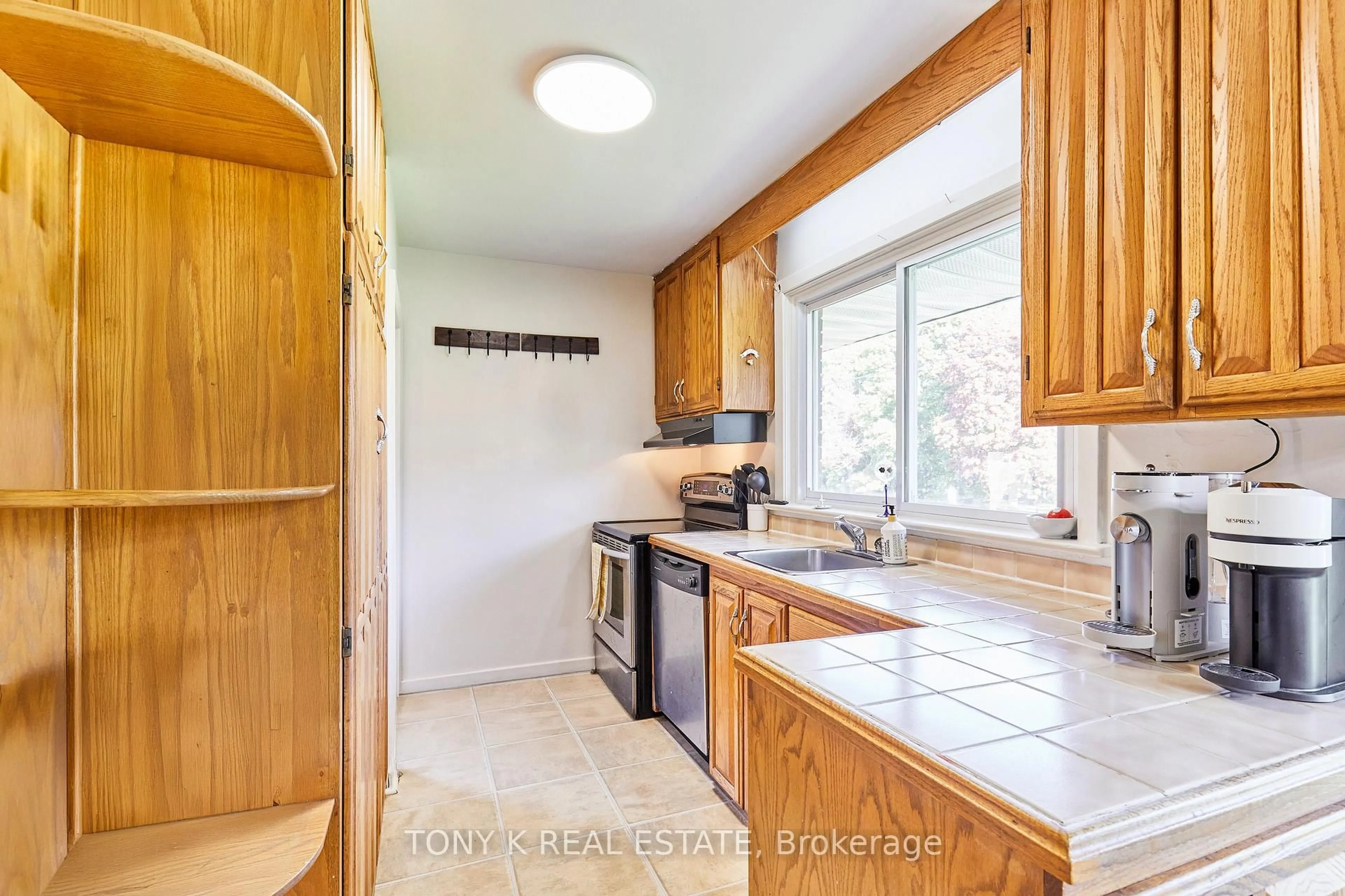Standard kitchen, ceramic/tile floor for 12 Freeman Dr, Port Hope Ontario L1A 2C5