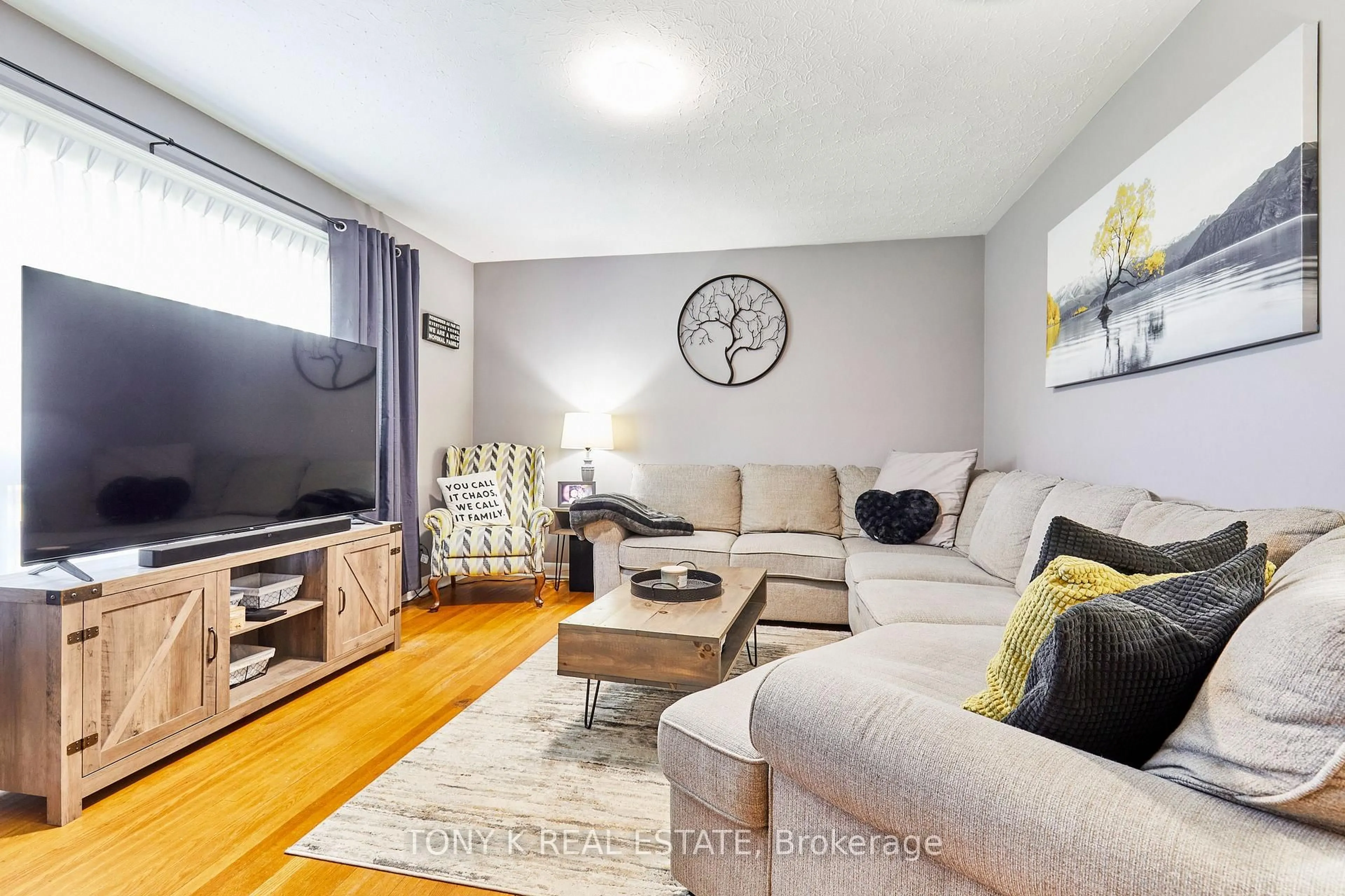 Living room with furniture, wood/laminate floor for 12 Freeman Dr, Port Hope Ontario L1A 2C5