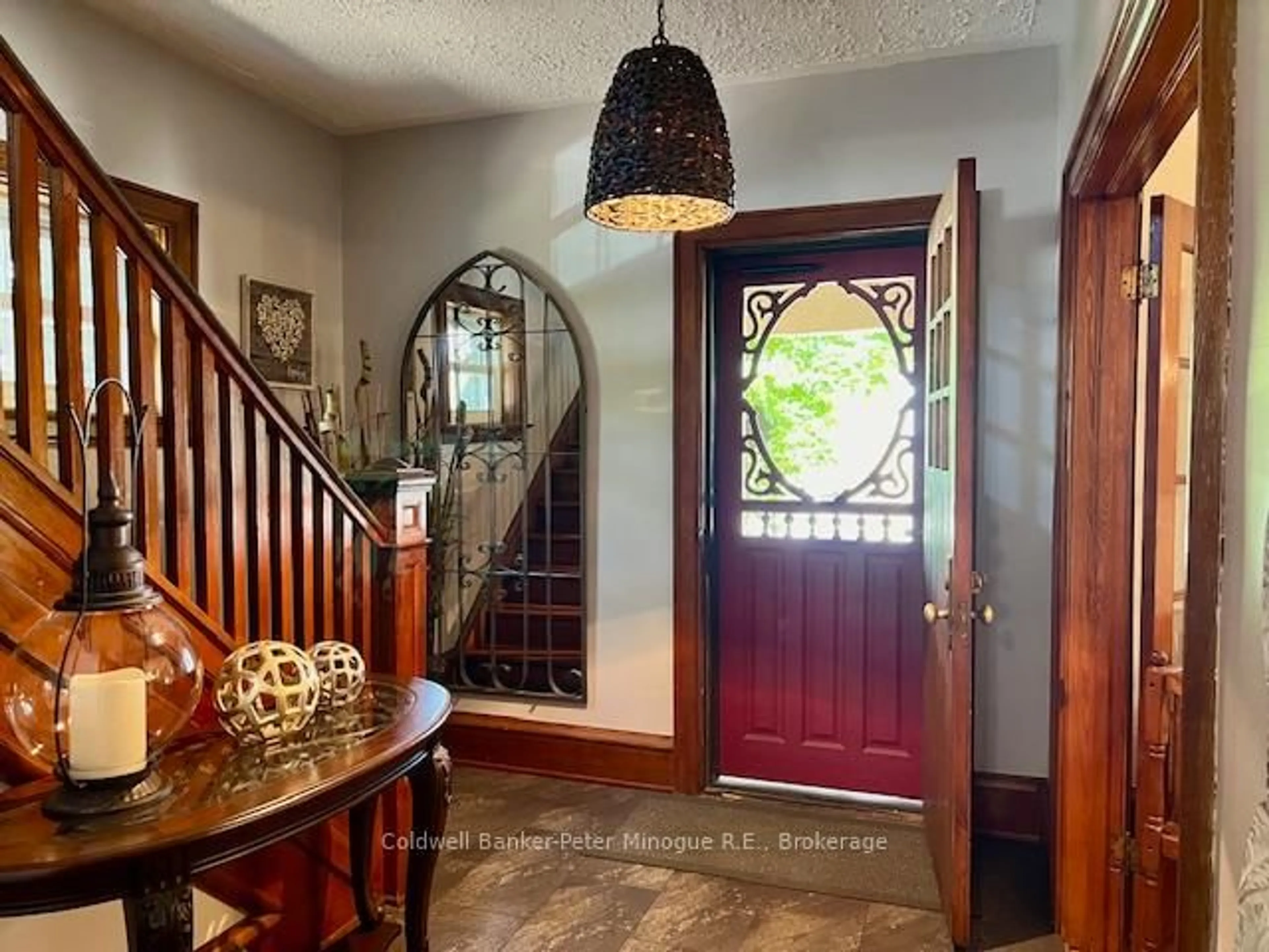 Indoor entryway for 1209 HAMMOND St, North Bay Ontario P1B 2J2