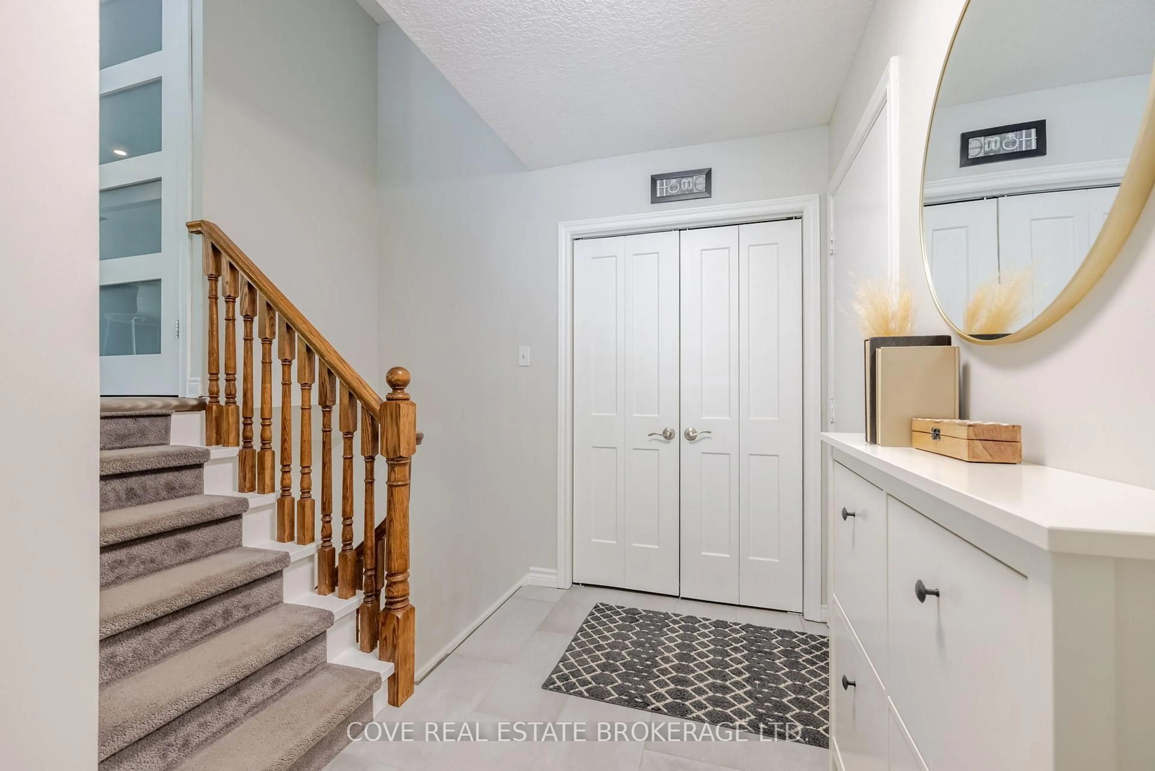 Indoor entryway for 618 Grand View Ave, London South Ontario N6K 3G6