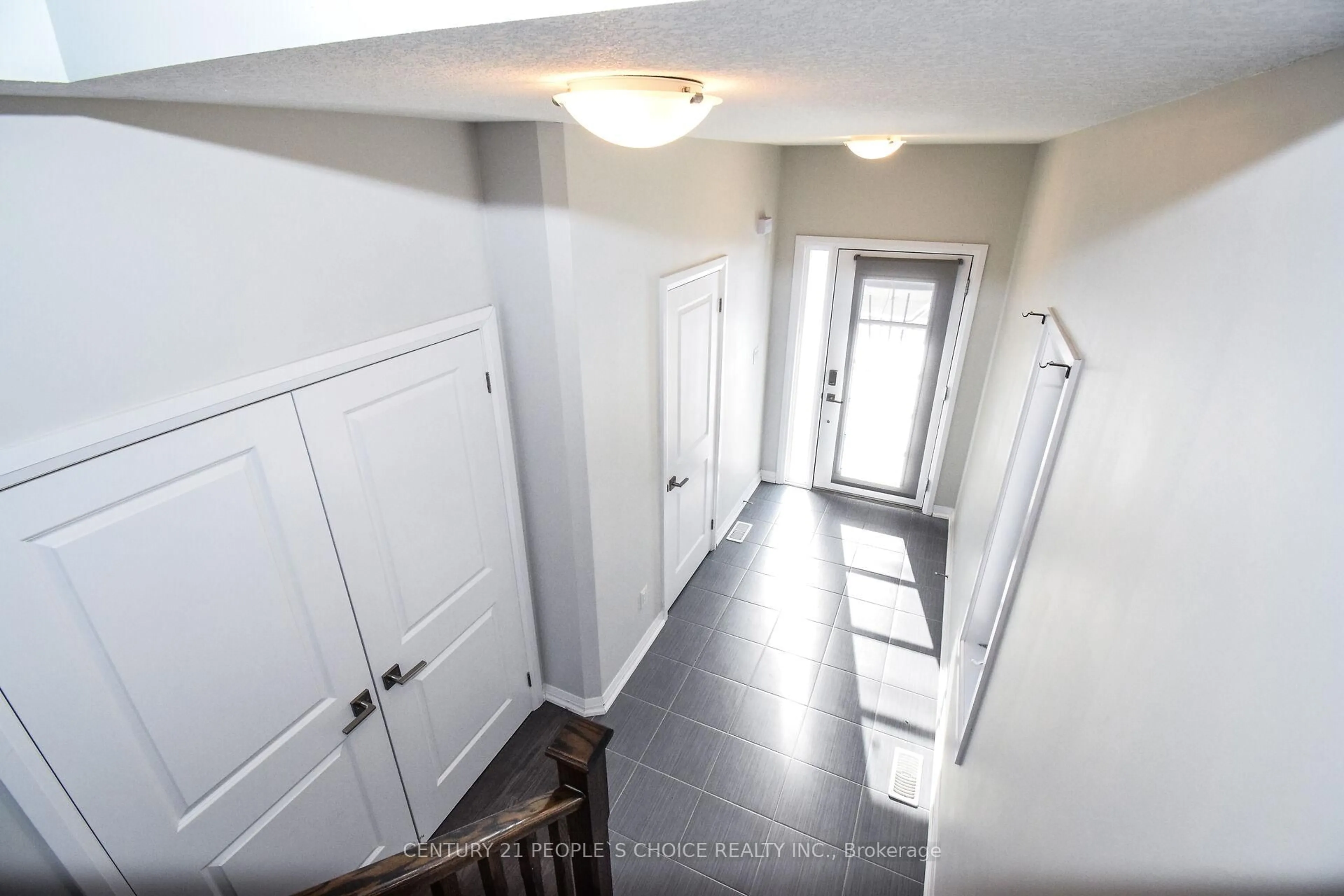 Indoor entryway for 6621 Cropp St, Niagara Falls Ontario L2E 7B3