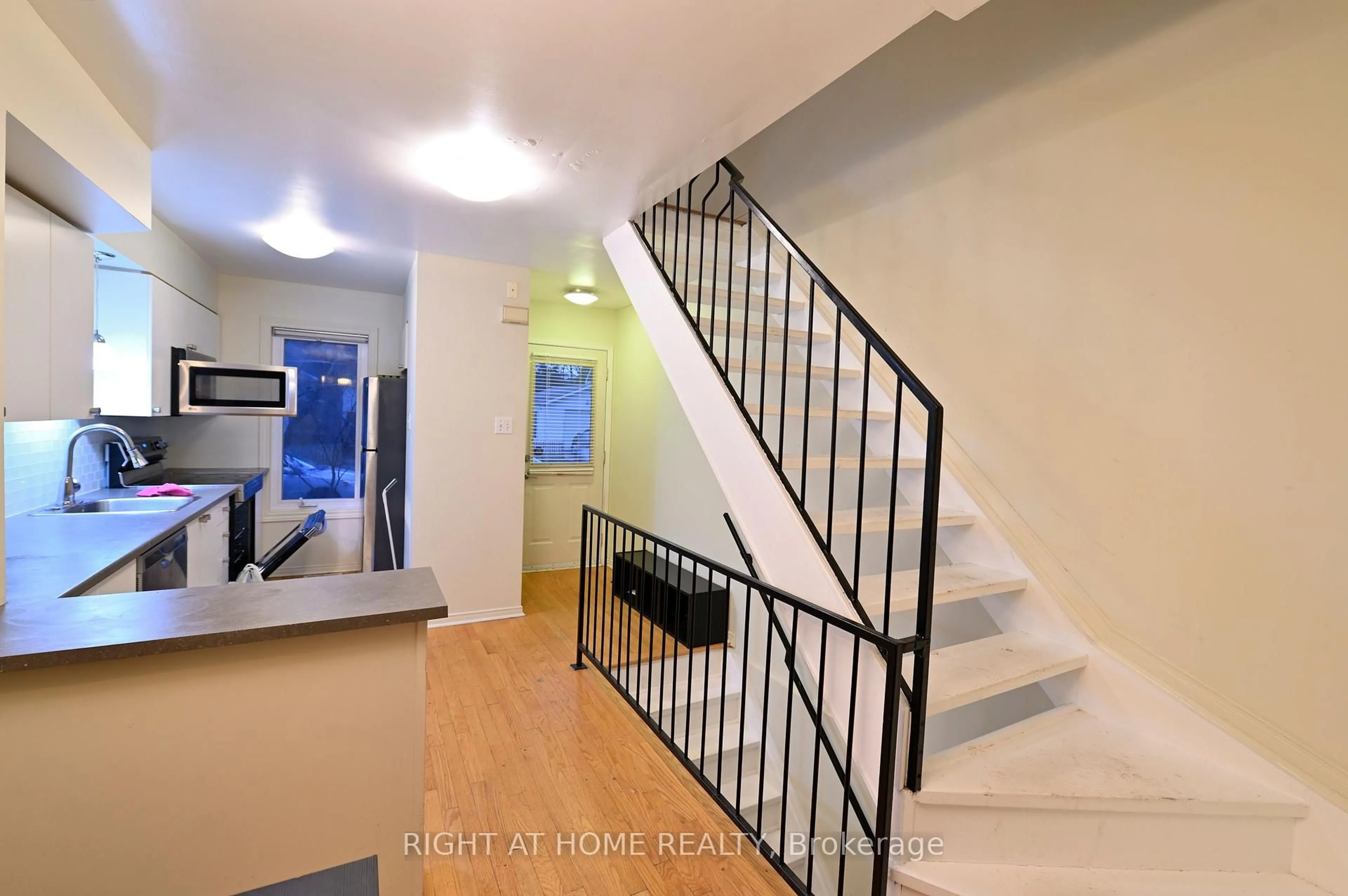 Unknown for 90 TEMPLETON St #C, Ottawa Ontario K1N 6X3