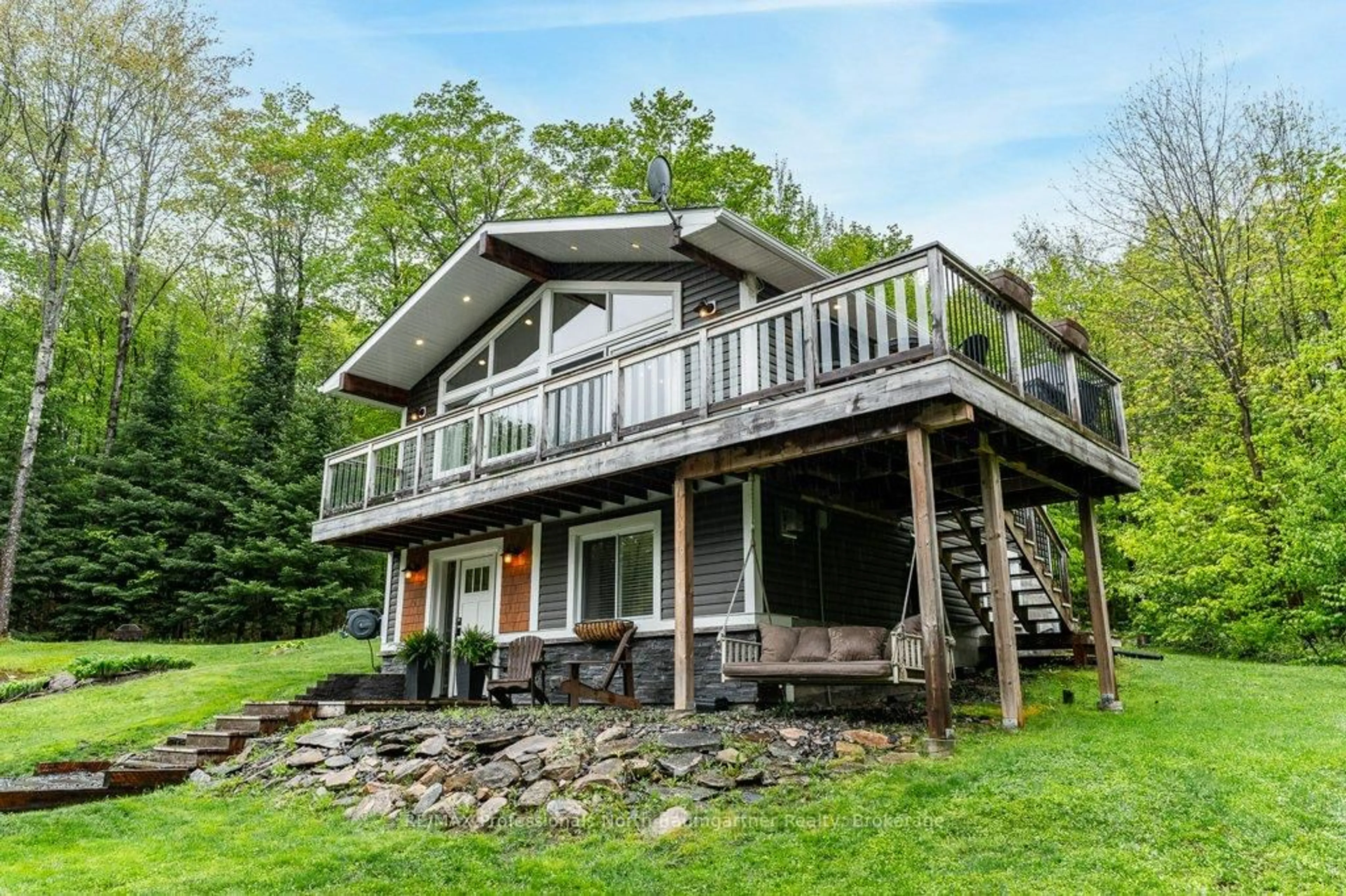 Home with vinyl exterior material, water/lake/river/ocean view for 1521 Bobcaygeon Rd, Minden Hills Ontario K0M 2K0