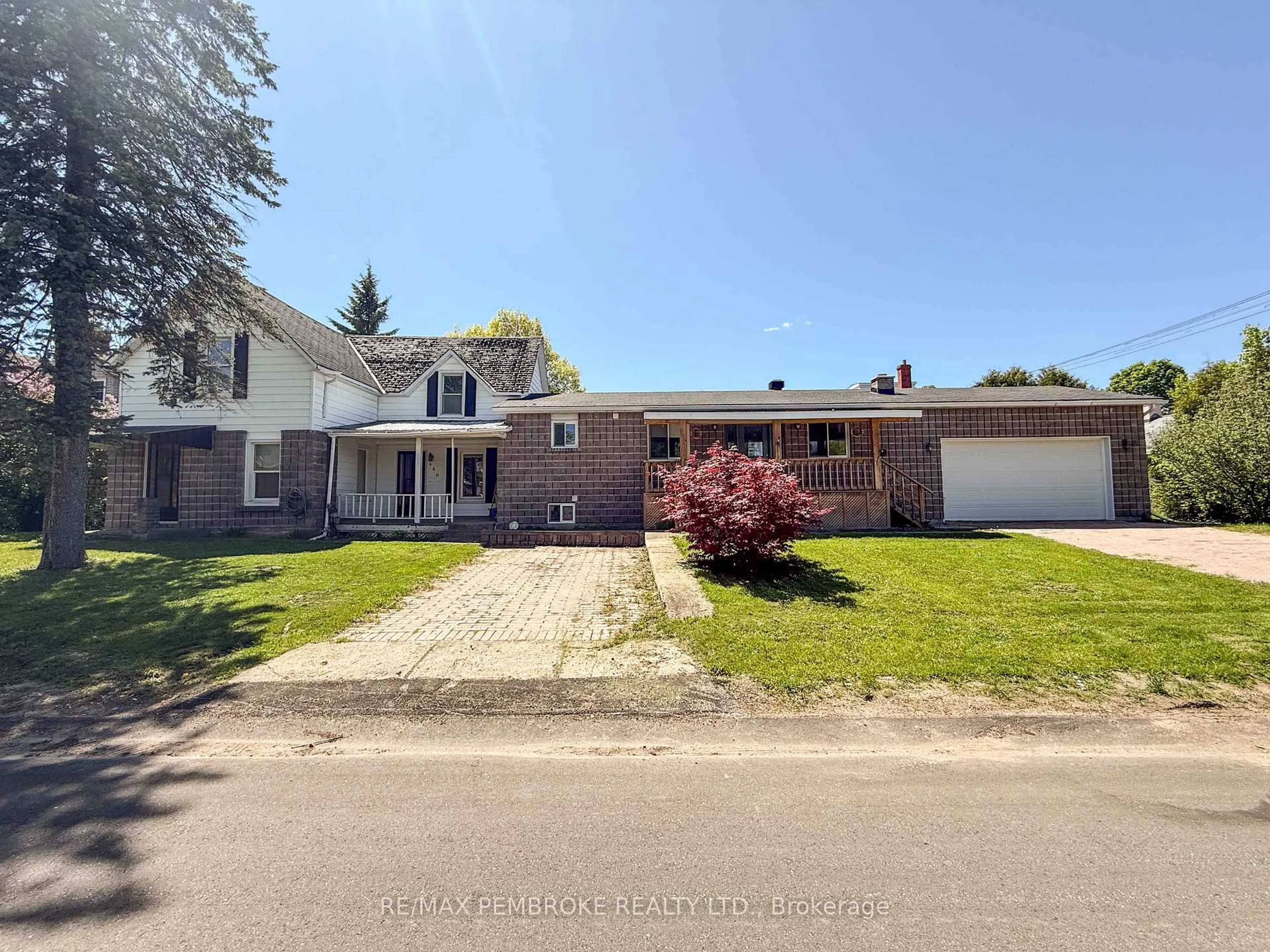A pic from outside/outdoor area/front of a property/back of a property/a pic from drone, street for 460 Maple Ave, Pembroke Ontario K8A 1M7