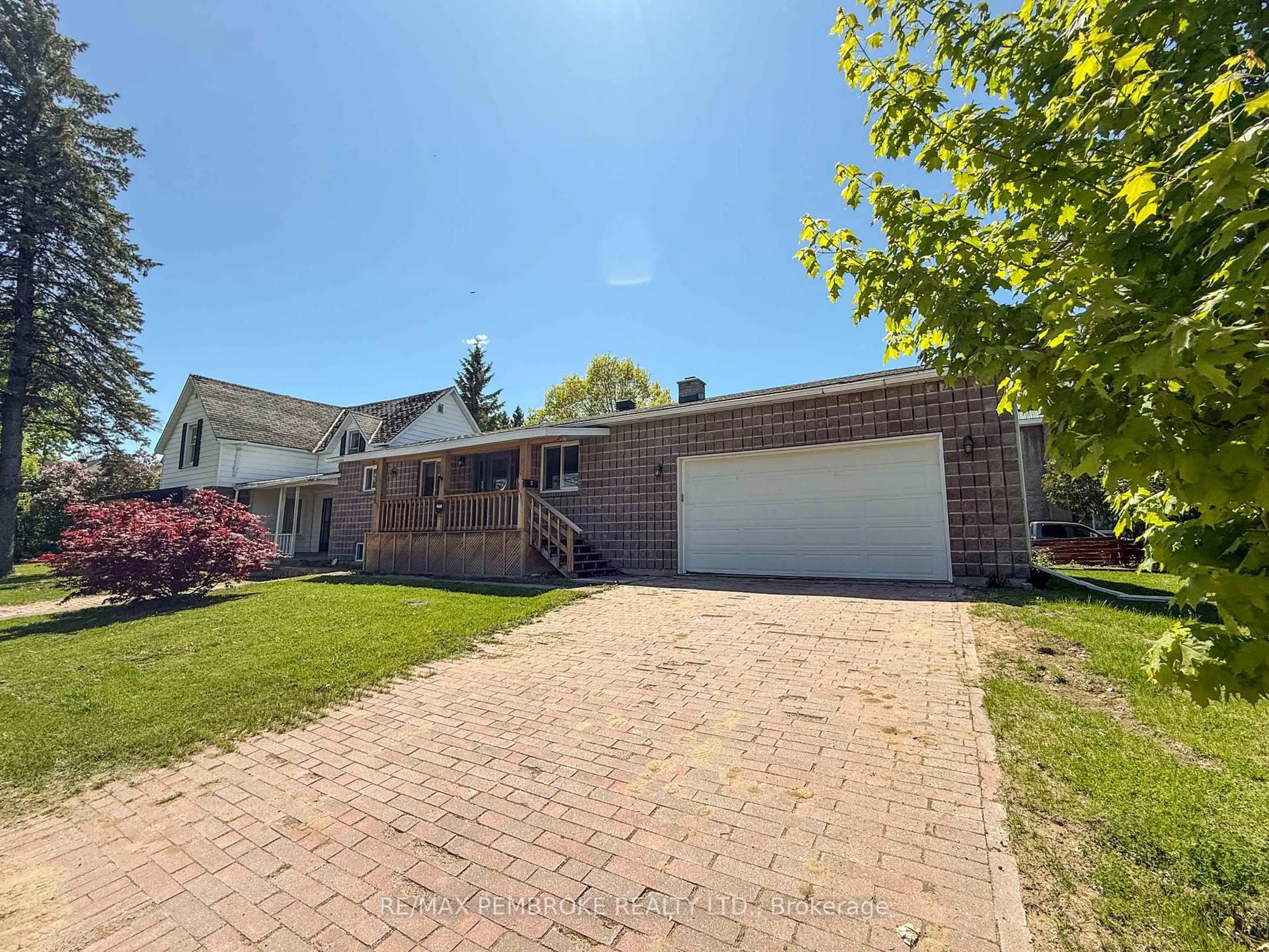 Unknown for 460 Maple Ave, Pembroke Ontario K8A 1M7