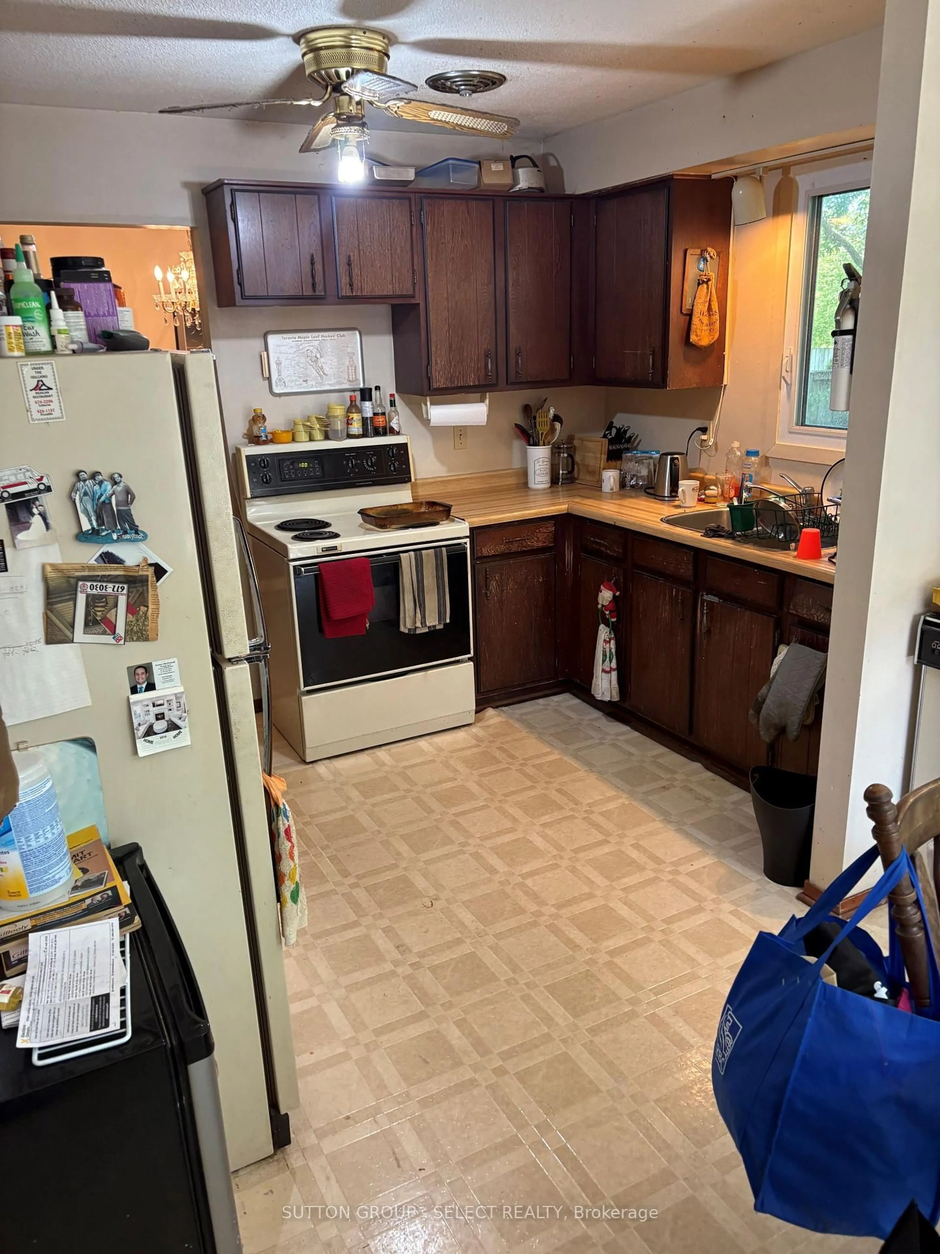 Standard kitchen, ceramic/tile floor for 50 MONMORE Rd, London North Ontario N6G 2W6