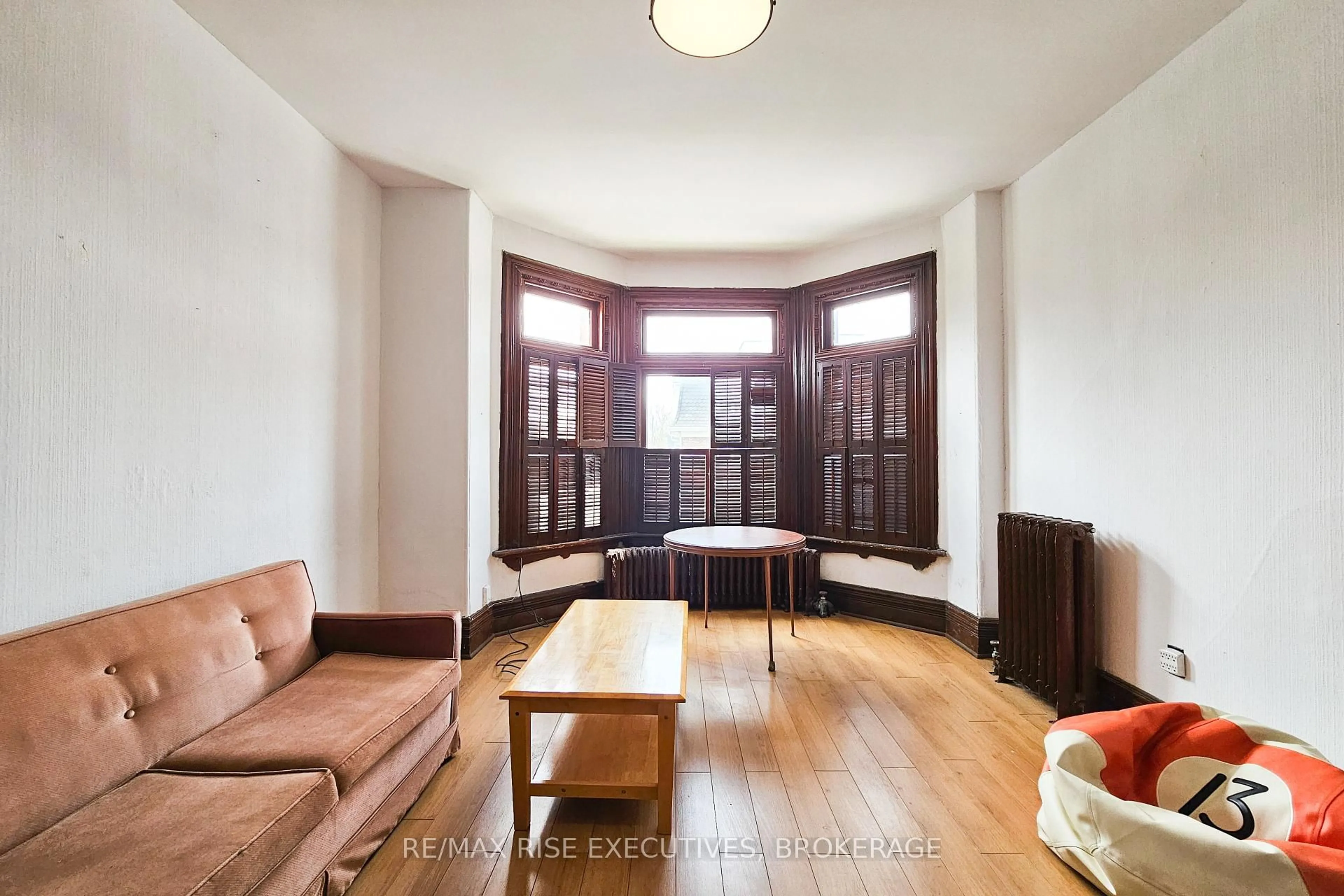 Living room with furniture, unknown for 307 Alfred St, Kingston Ontario K7L 3S4