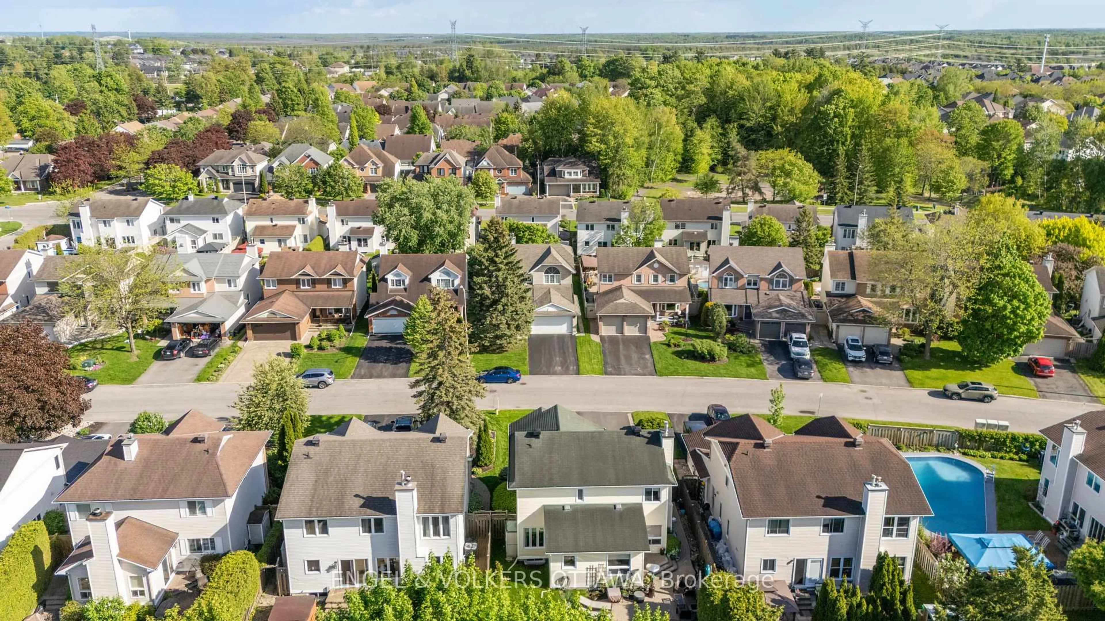 A pic from outside/outdoor area/front of a property/back of a property/a pic from drone, city buildings view from balcony for 6149 Westwater Cres, Ottawa Ontario K1W 1E1
