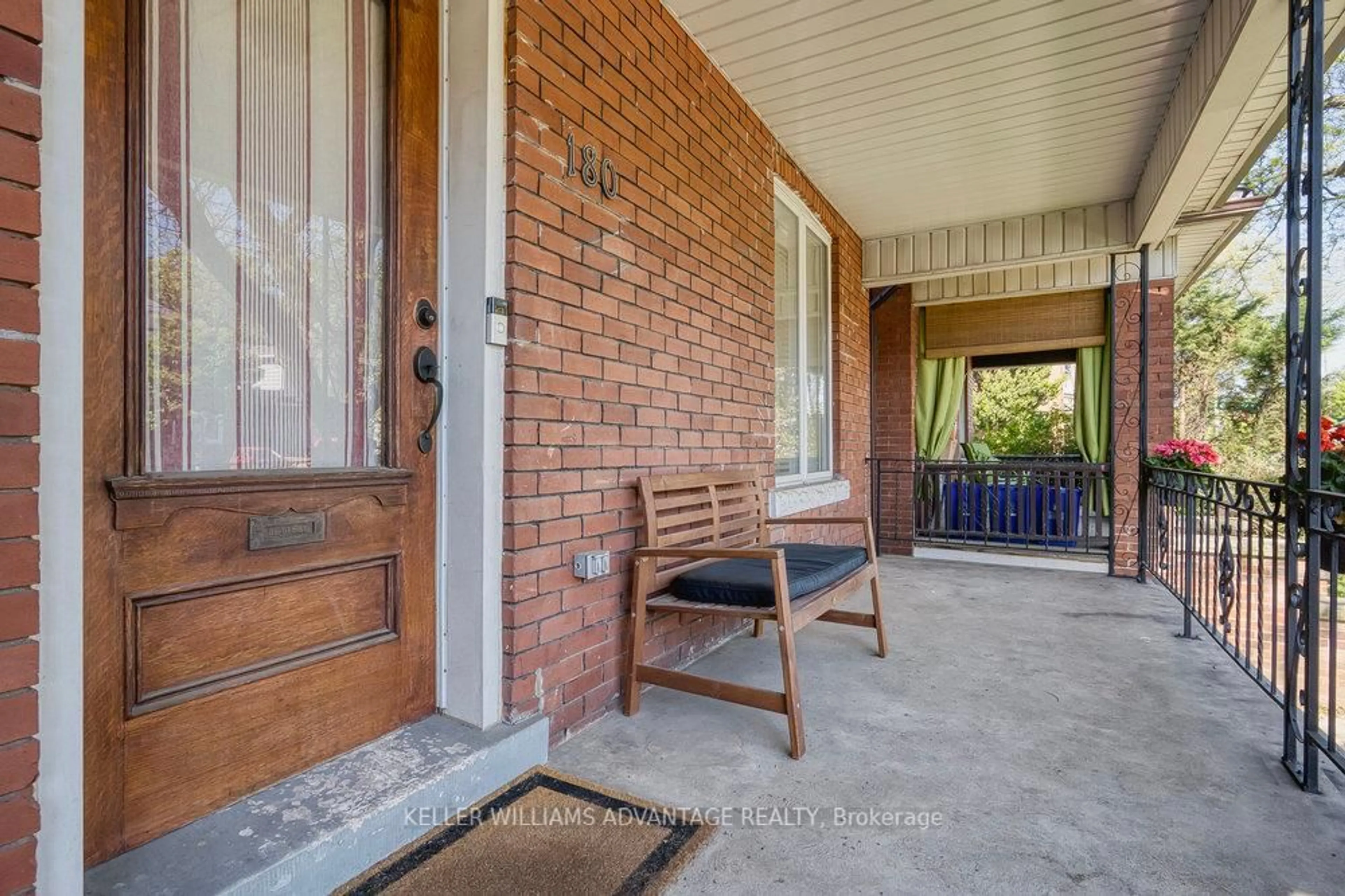Indoor entryway for 180 Maplewood Ave, Hamilton Ontario L8M 1X7