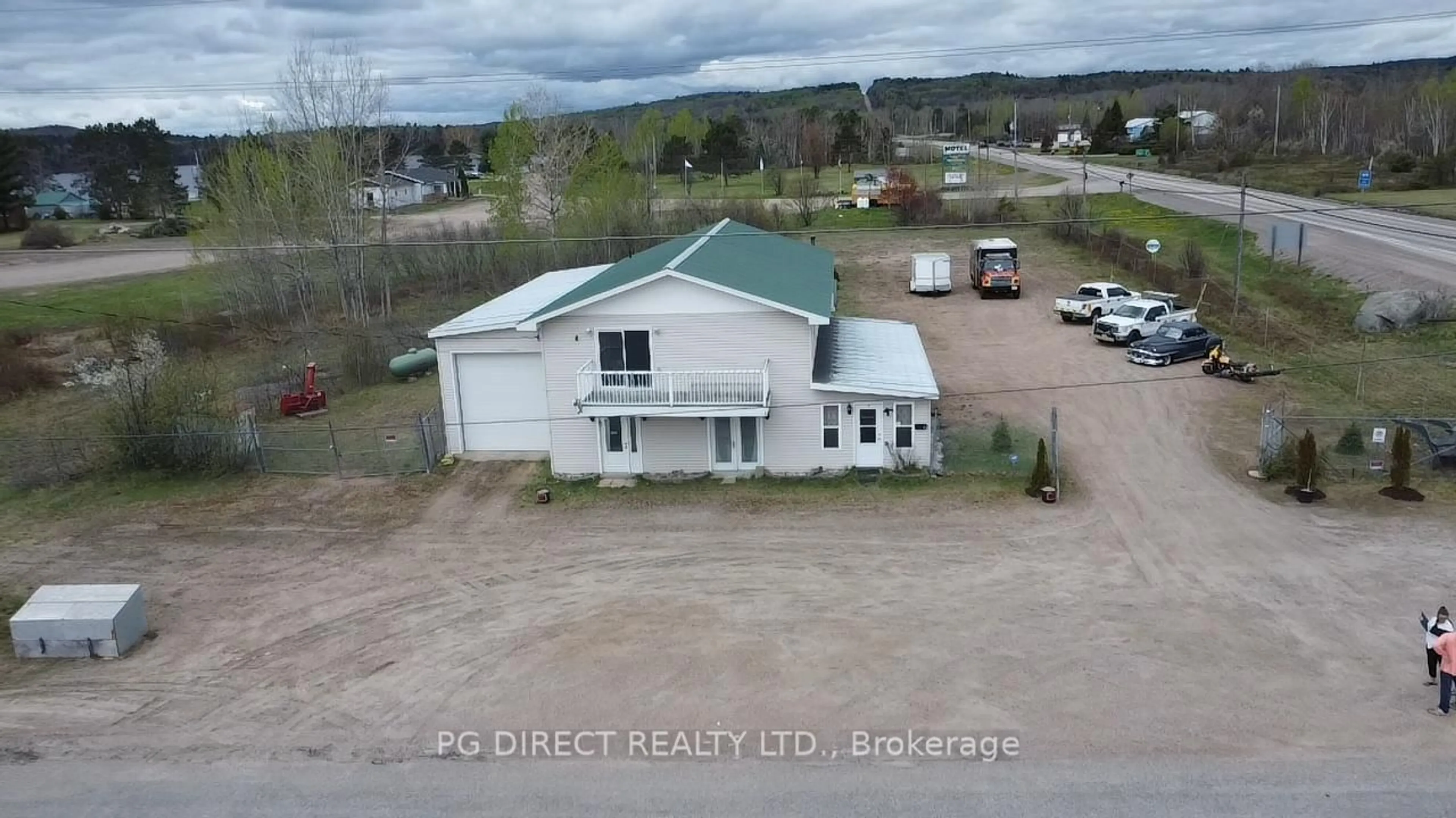 A pic from outside/outdoor area/front of a property/back of a property/a pic from drone, building for 9 Earls Lake Rd, Papineau-Cameron Ontario P0H 1V0
