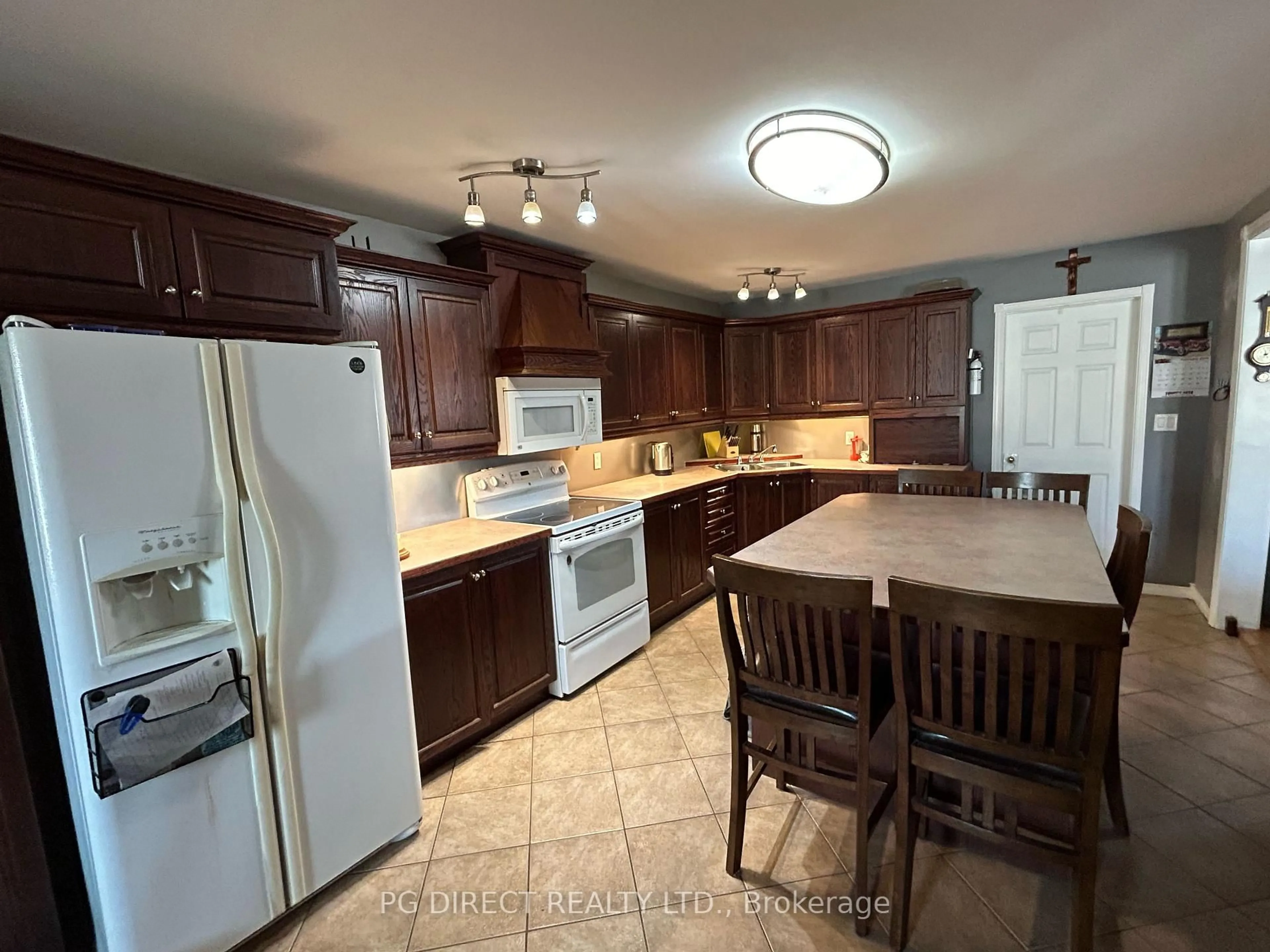 Open concept kitchen, ceramic/tile floor for 9 Earls Lake Rd, Papineau-Cameron Ontario P0H 1V0