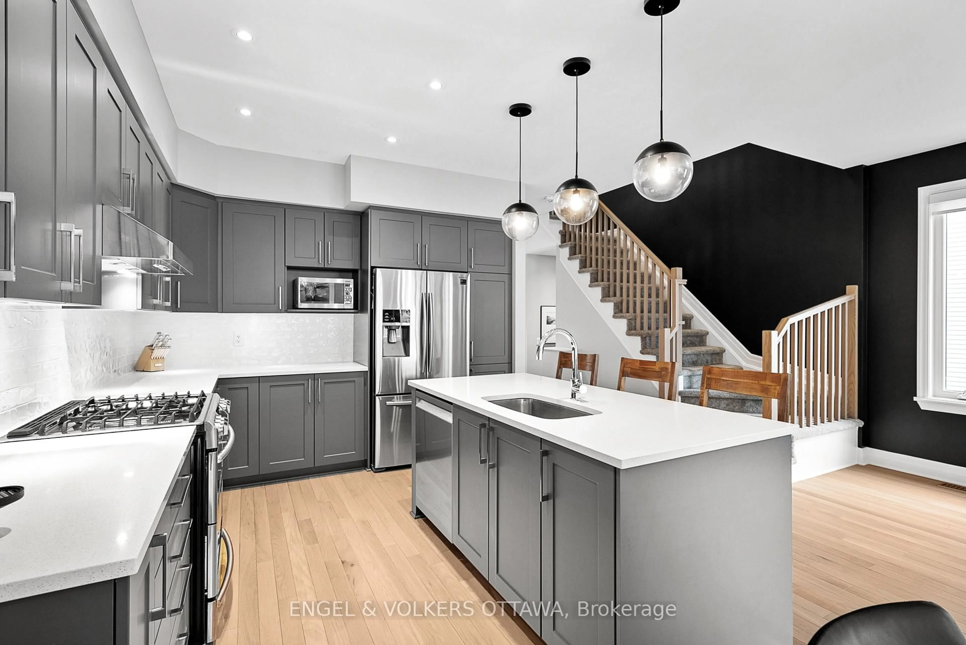 Contemporary kitchen, unknown for 844 Quartet Ave, Ottawa Ontario K1X 0C7