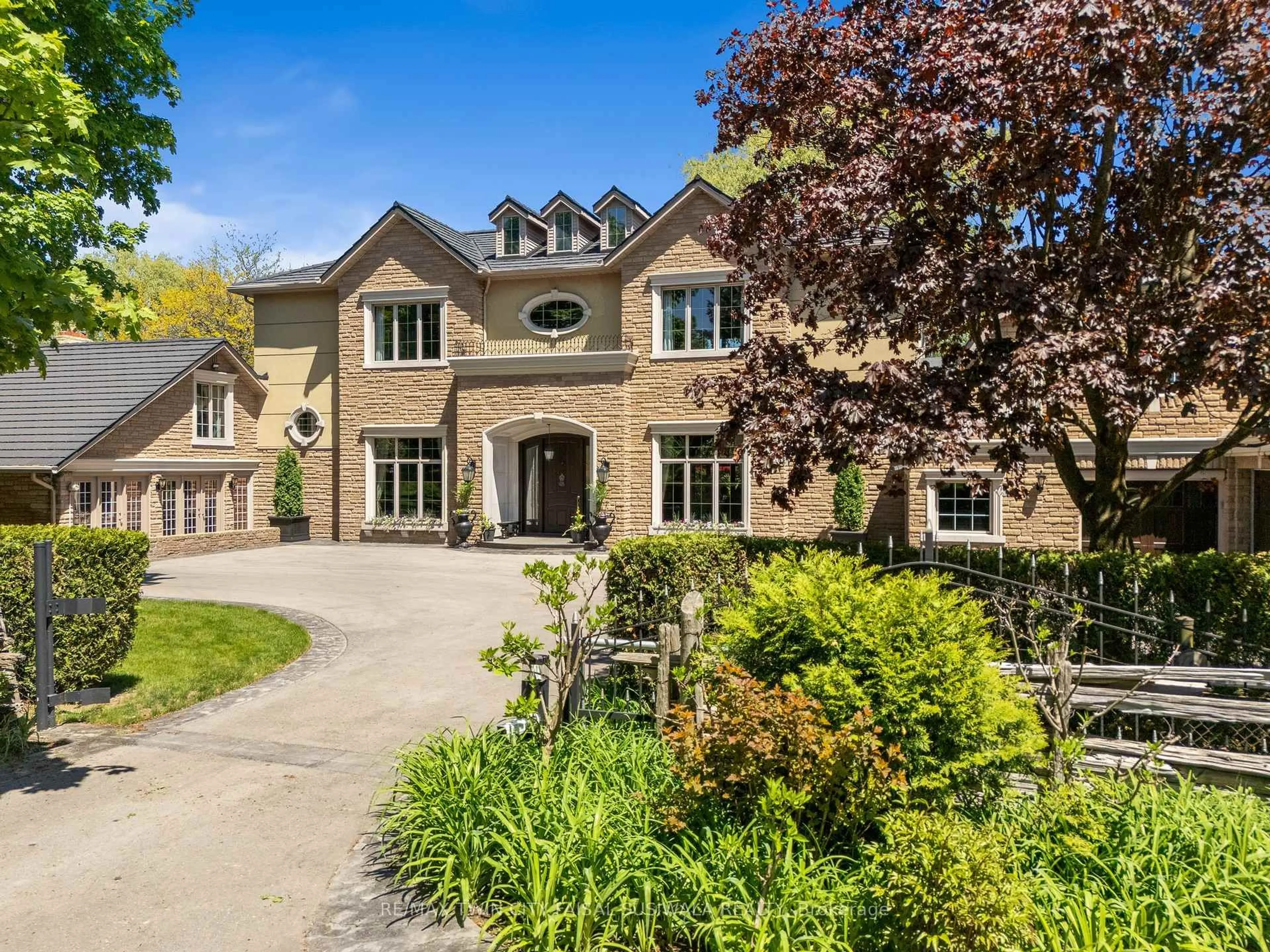 Home with brick exterior material, street for 1927 Shellard Rd, Cambridge Ontario N1R 5S7